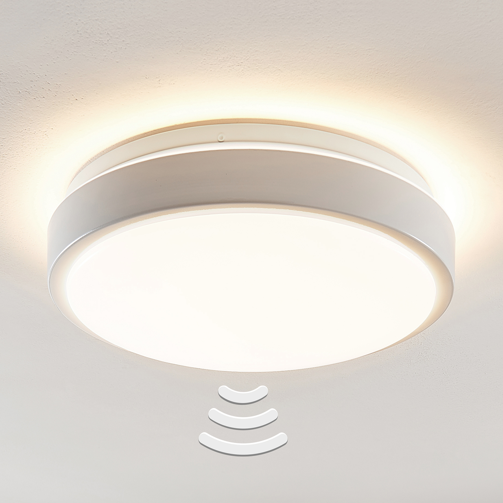 Lindby Camille LED-sensor-taklampa Ø33 cm vit