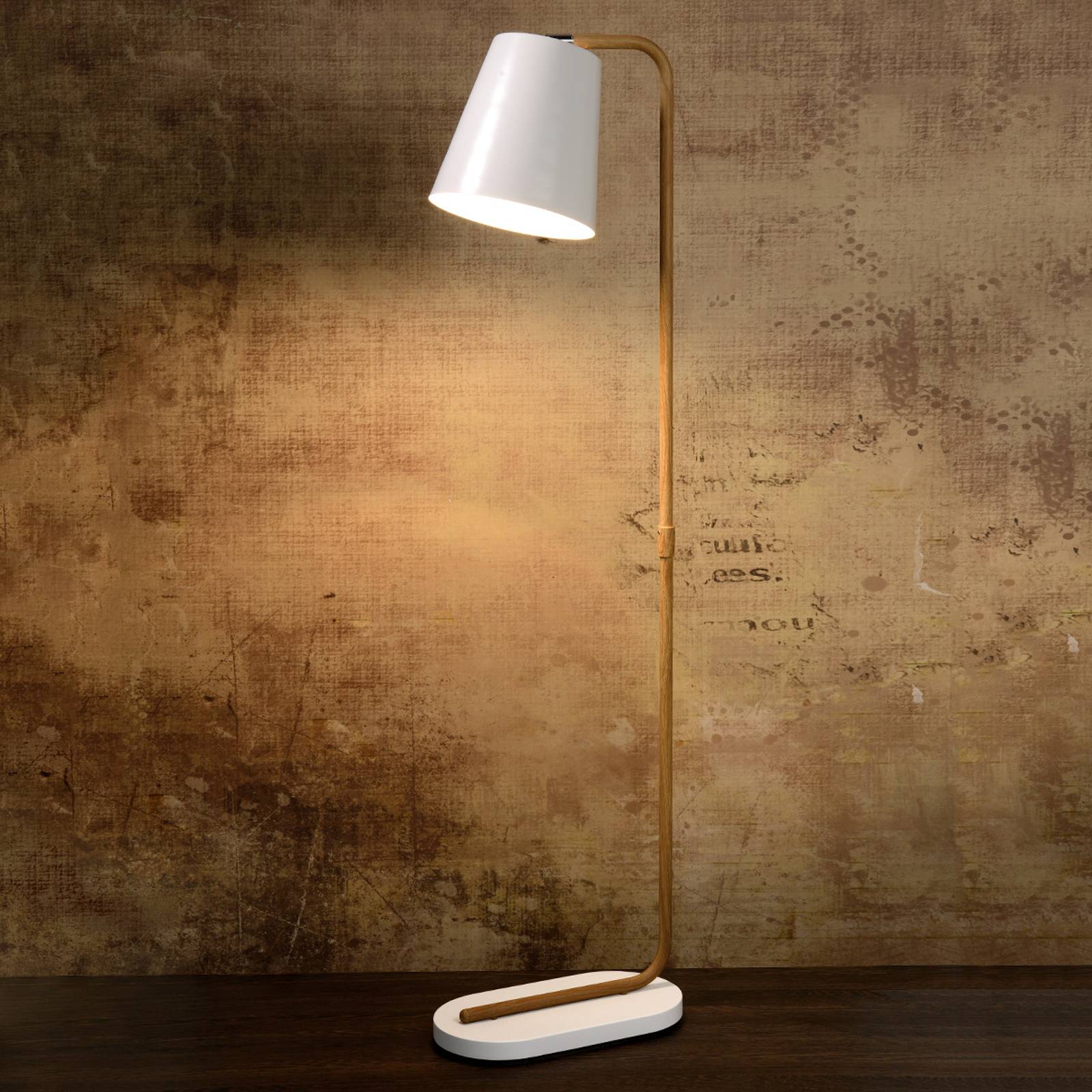 Golvlampa Cona med vit metallskärm