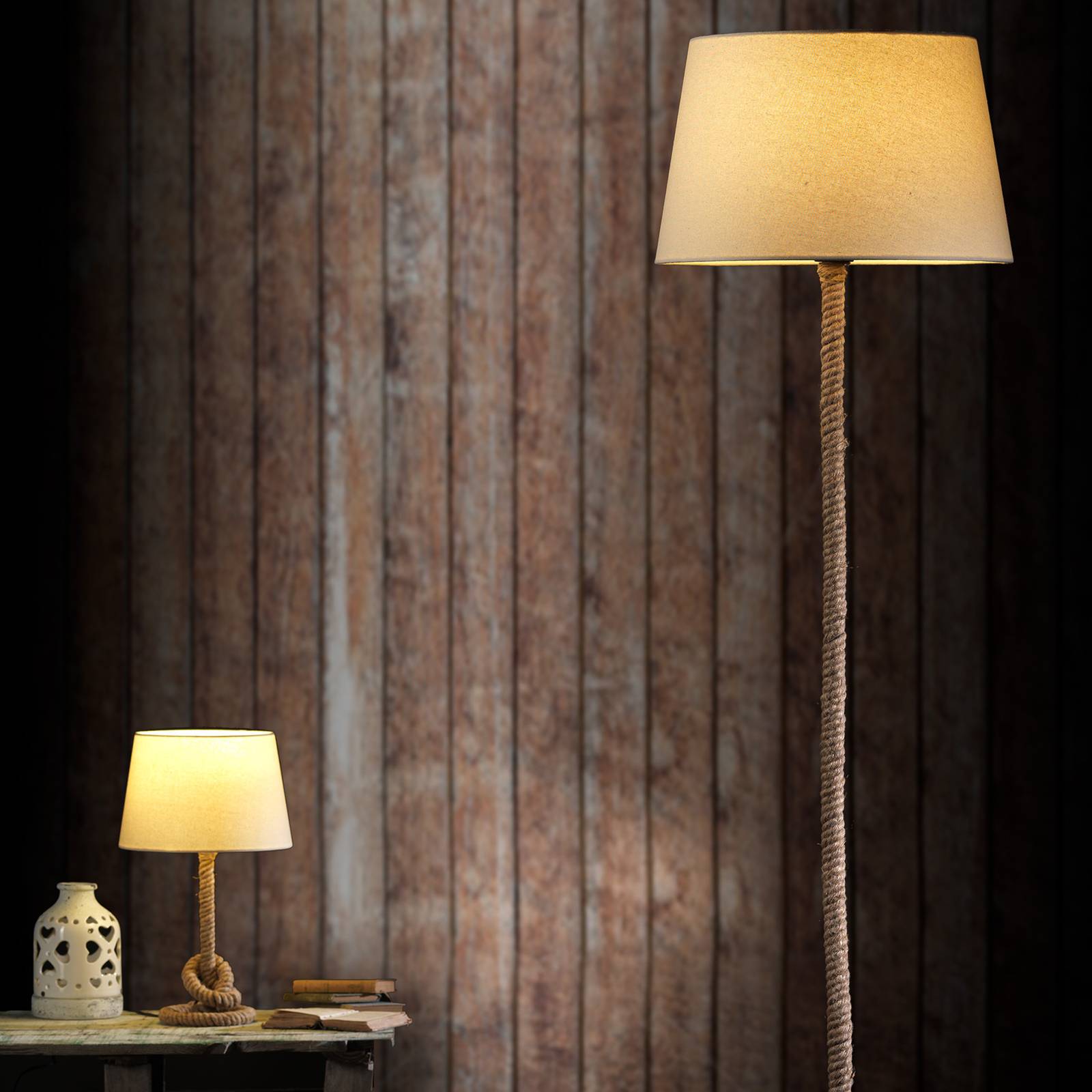 Golvlampa Corda med tygskärm och tjockt rep