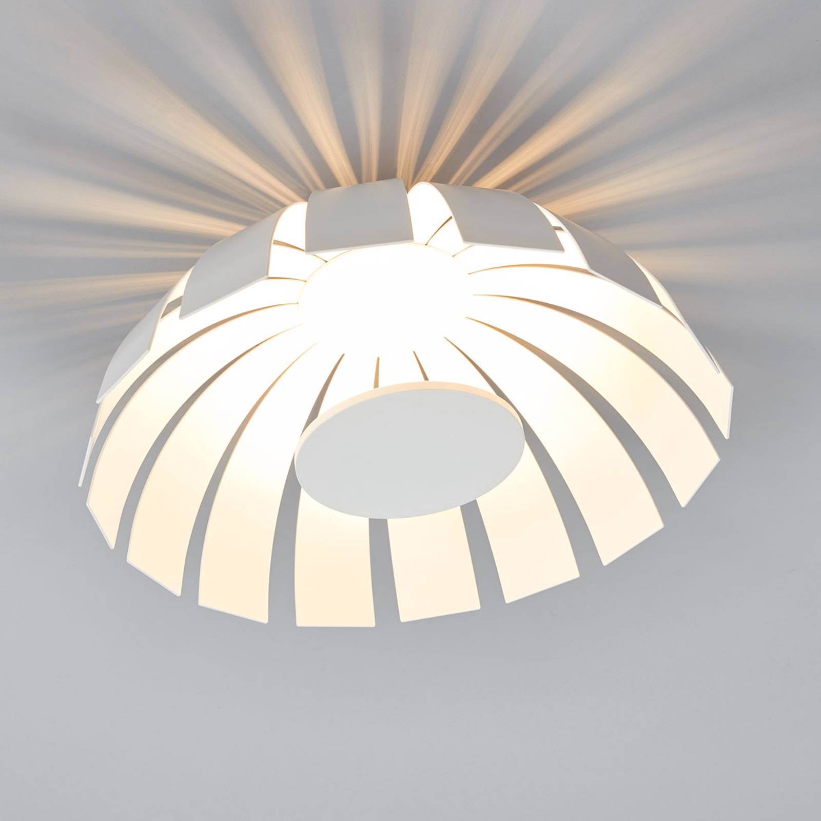 Vit LED-designertaklampa Loto, 33 cm