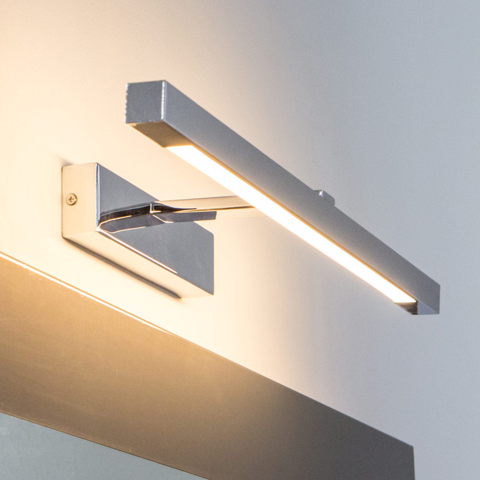 Modern spegellampa Lievan med LEDs