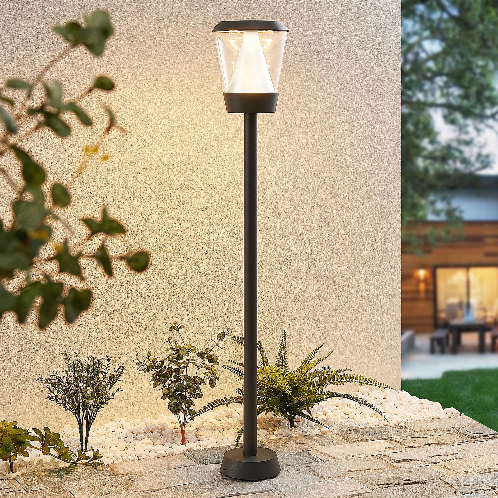 Lucande Tiany LED-gånglampa, 100 cm