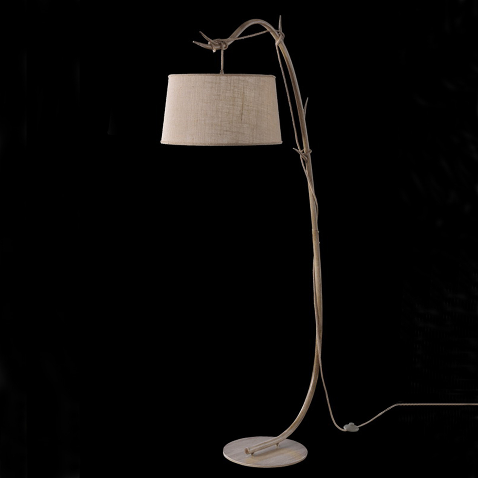 Golvlampa Sabina med textilskärm