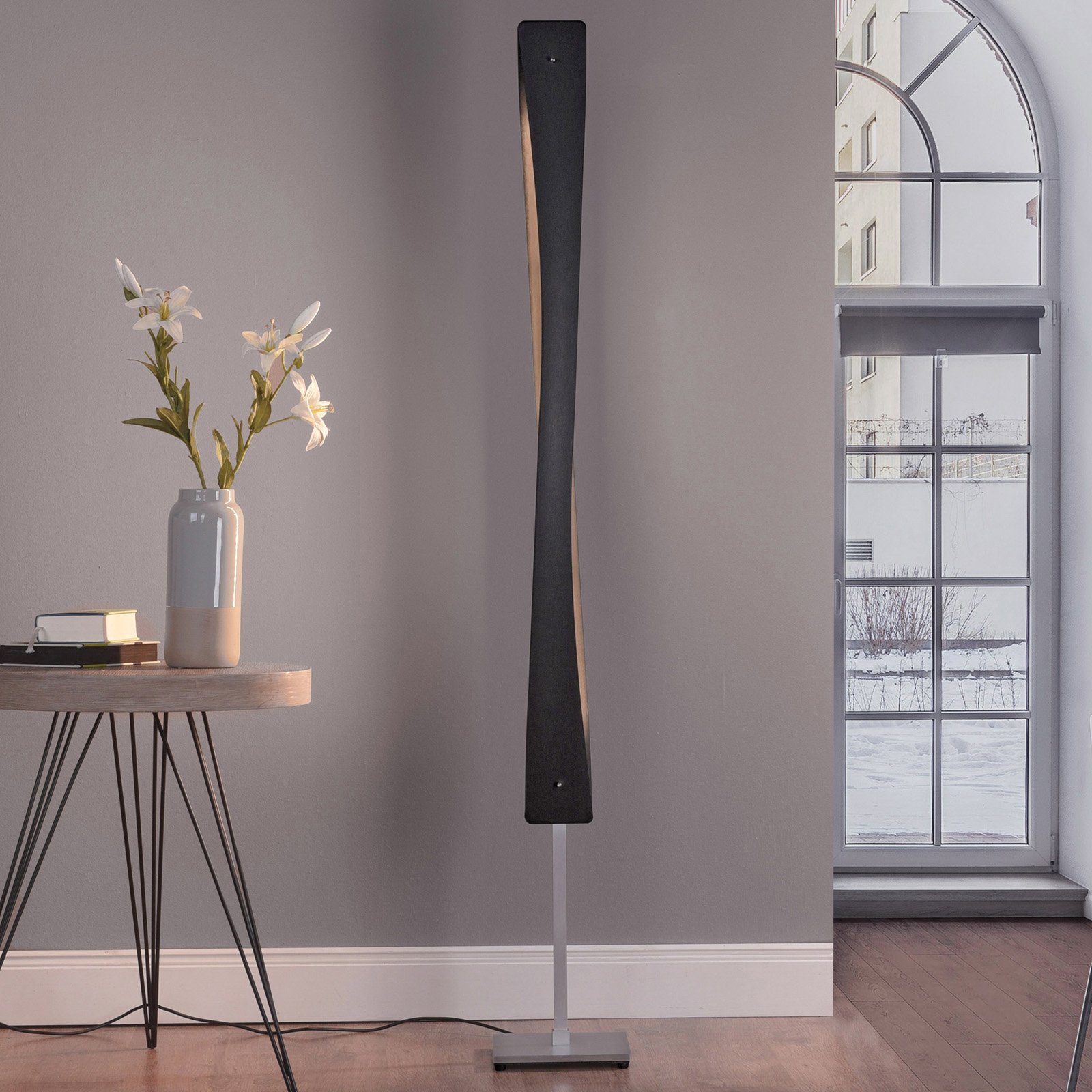 Lucande Lian LED-golvlampa, svart, aluminium