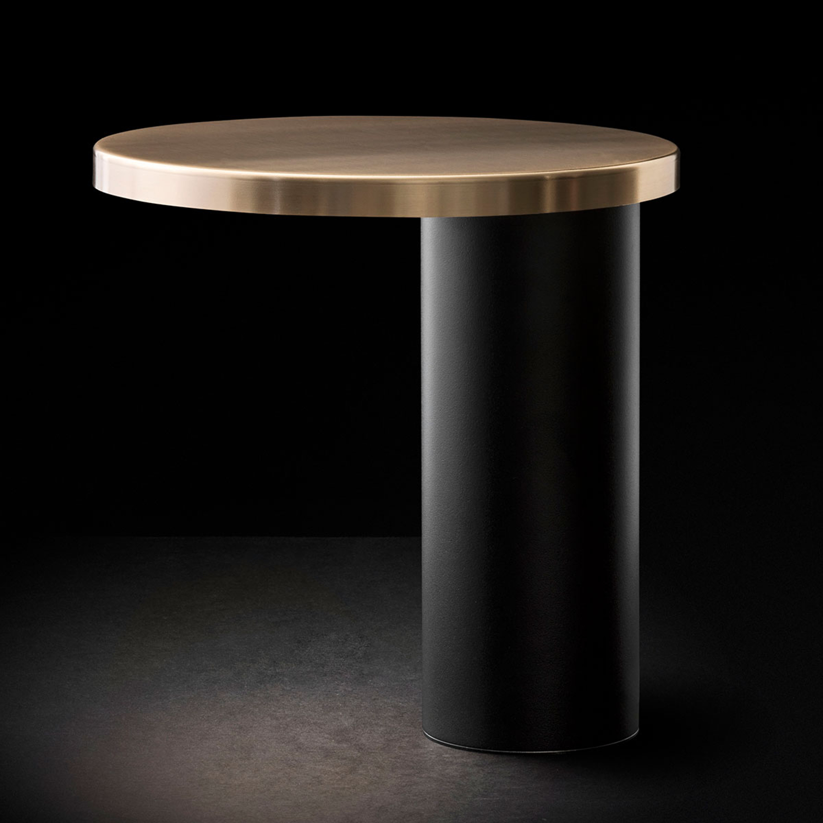 Oluce Cylinda LED-bordslampa svart-guld