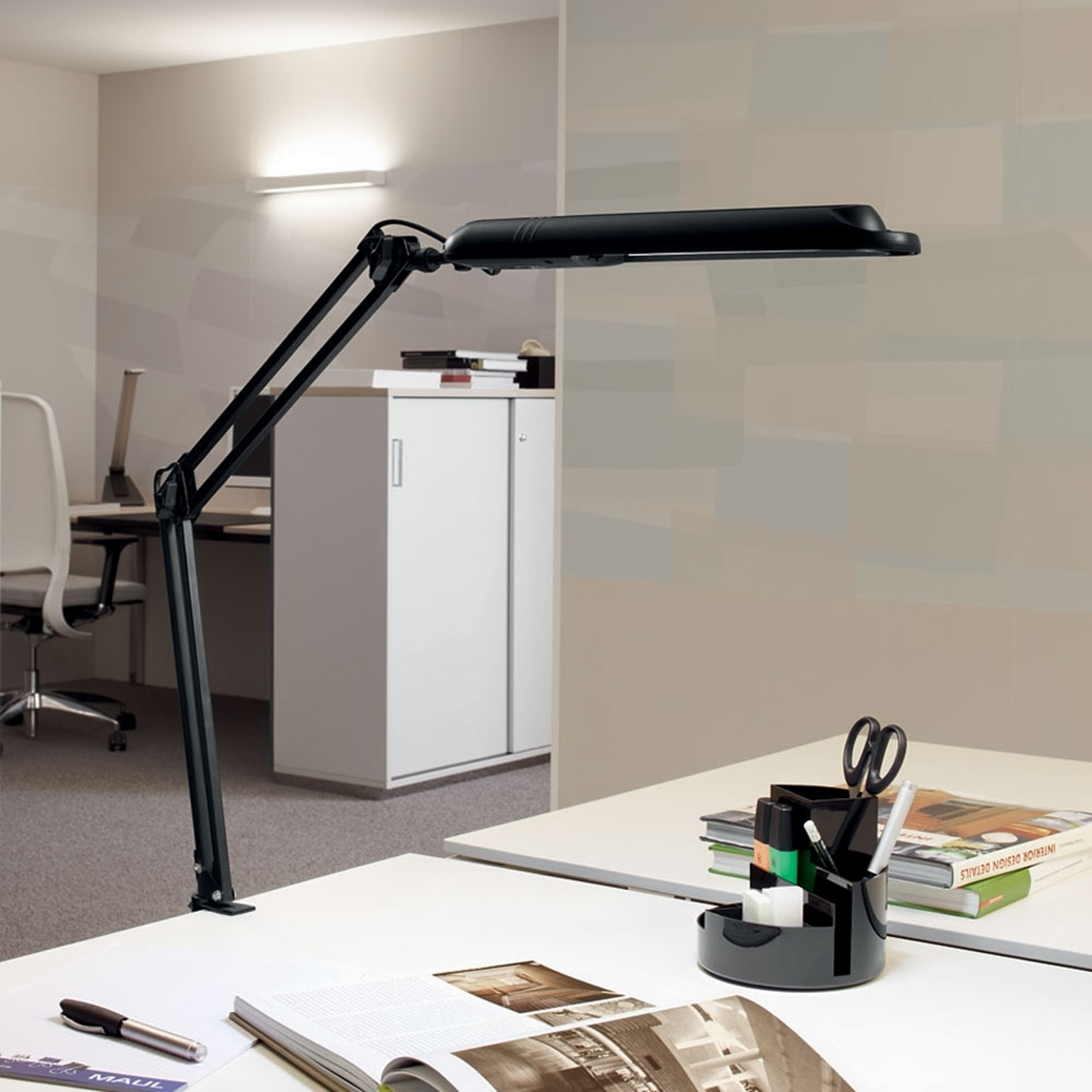 LED-bordslampa Atlantic med klämfot, svart
