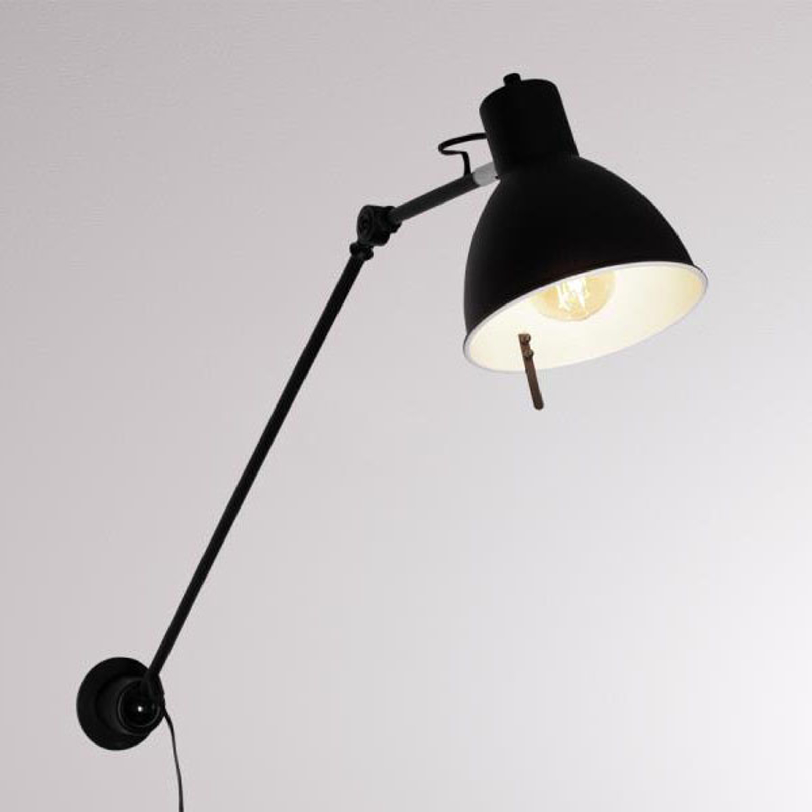 LOUM Iwo 2 vägglampa med stickpropp djup 106,6 cm