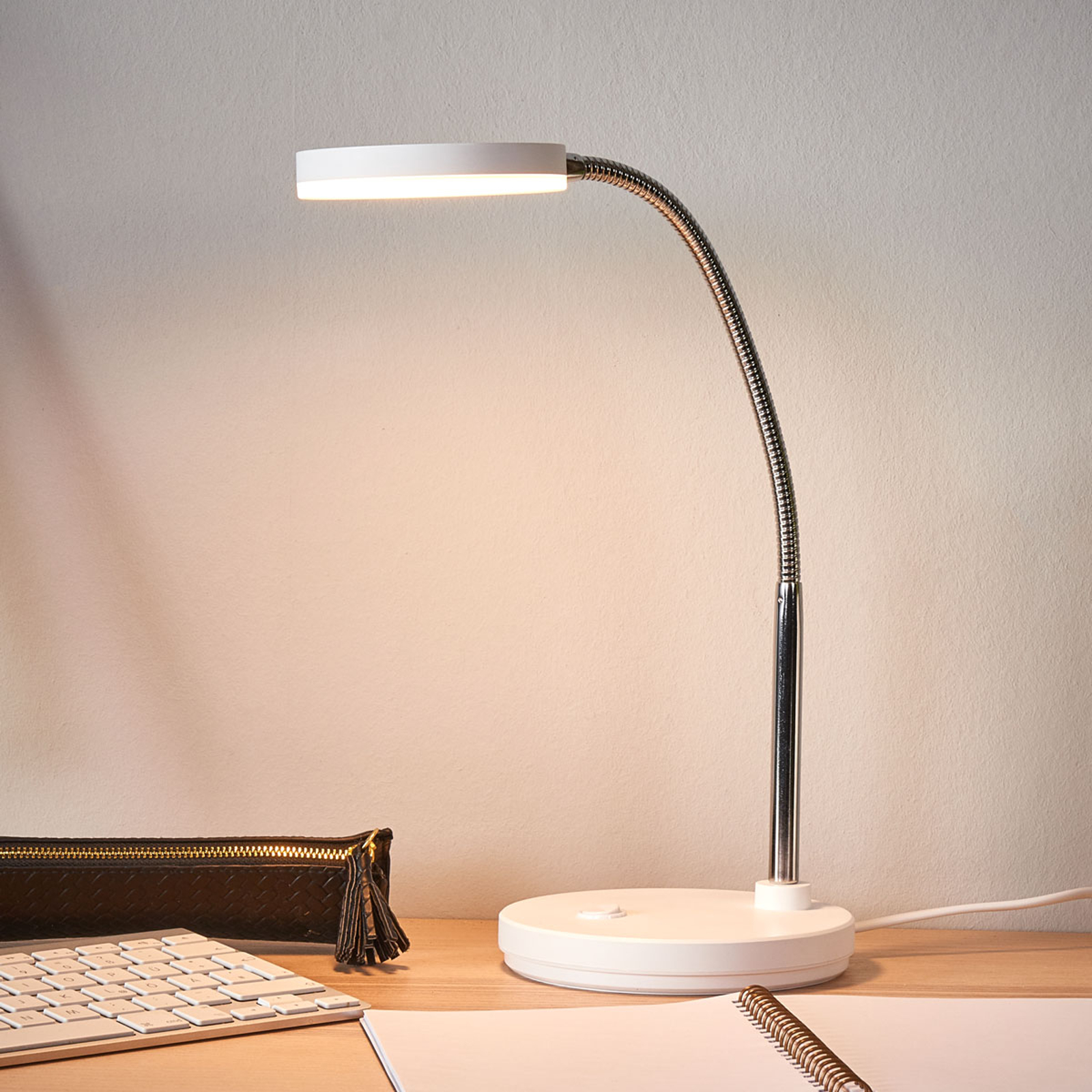 Vit LED-skrivbordslampa Milow