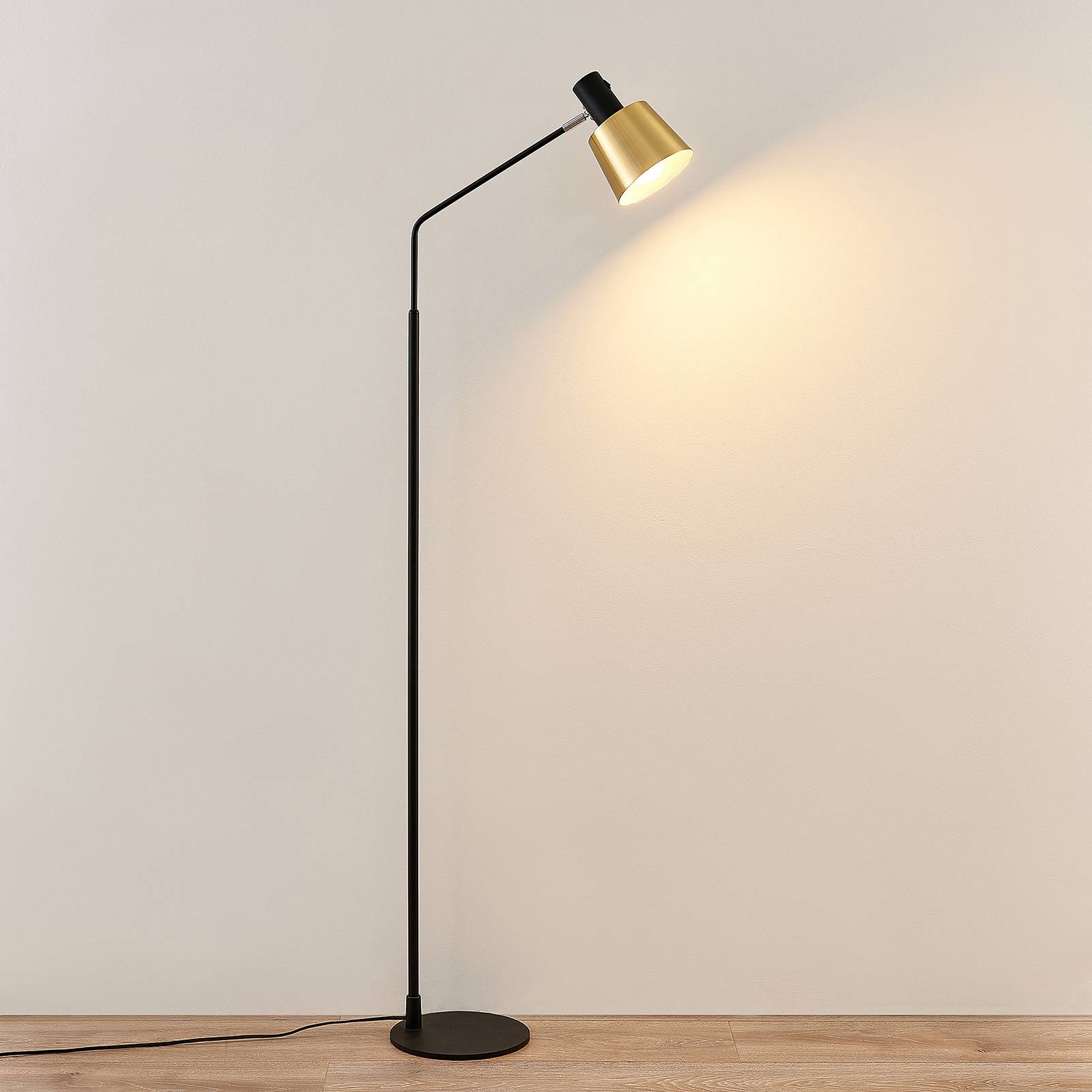 Lindby Vlada golvlampa för läsning, mässing, svart