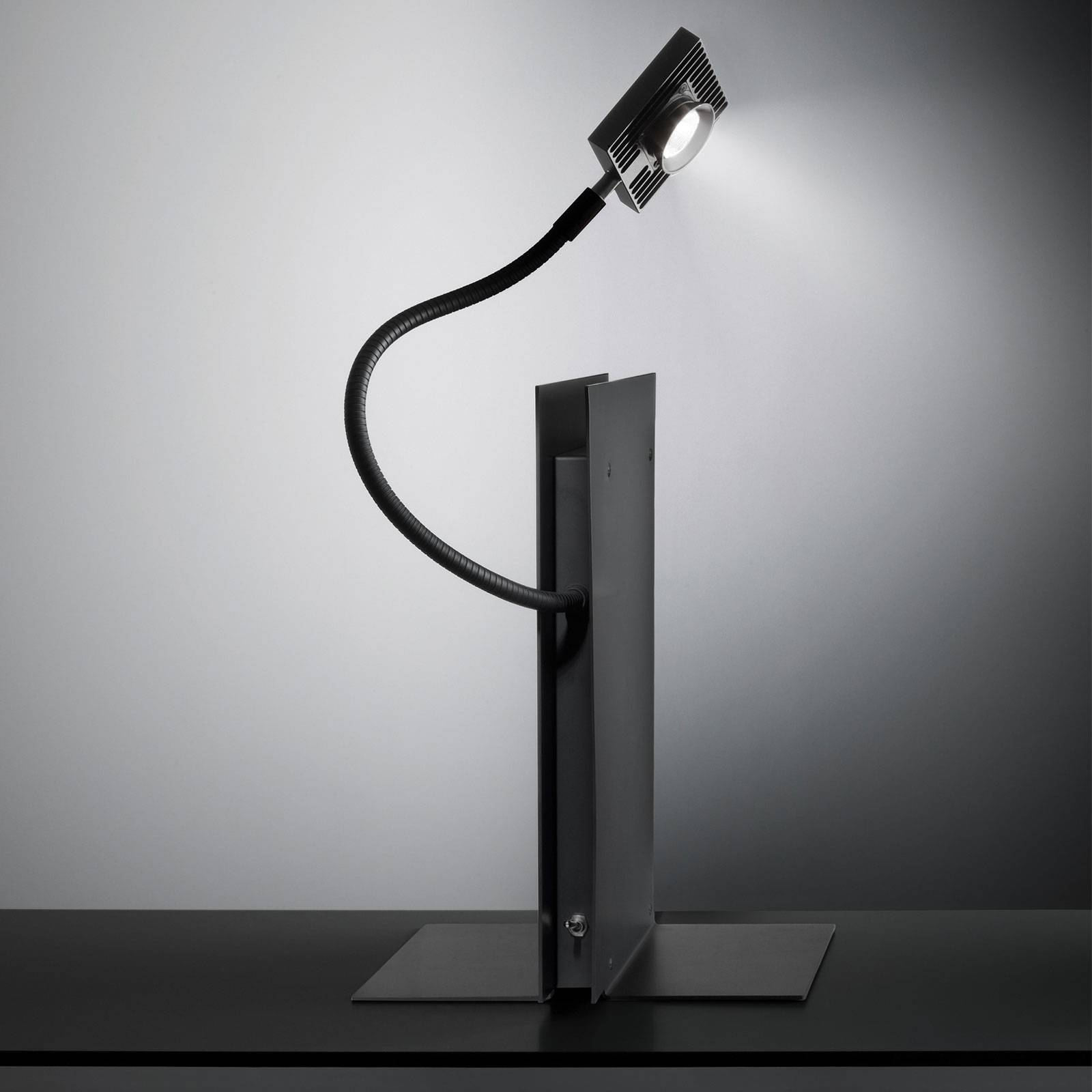 Ingo Maurer Oskar LED-bordslampa, svart