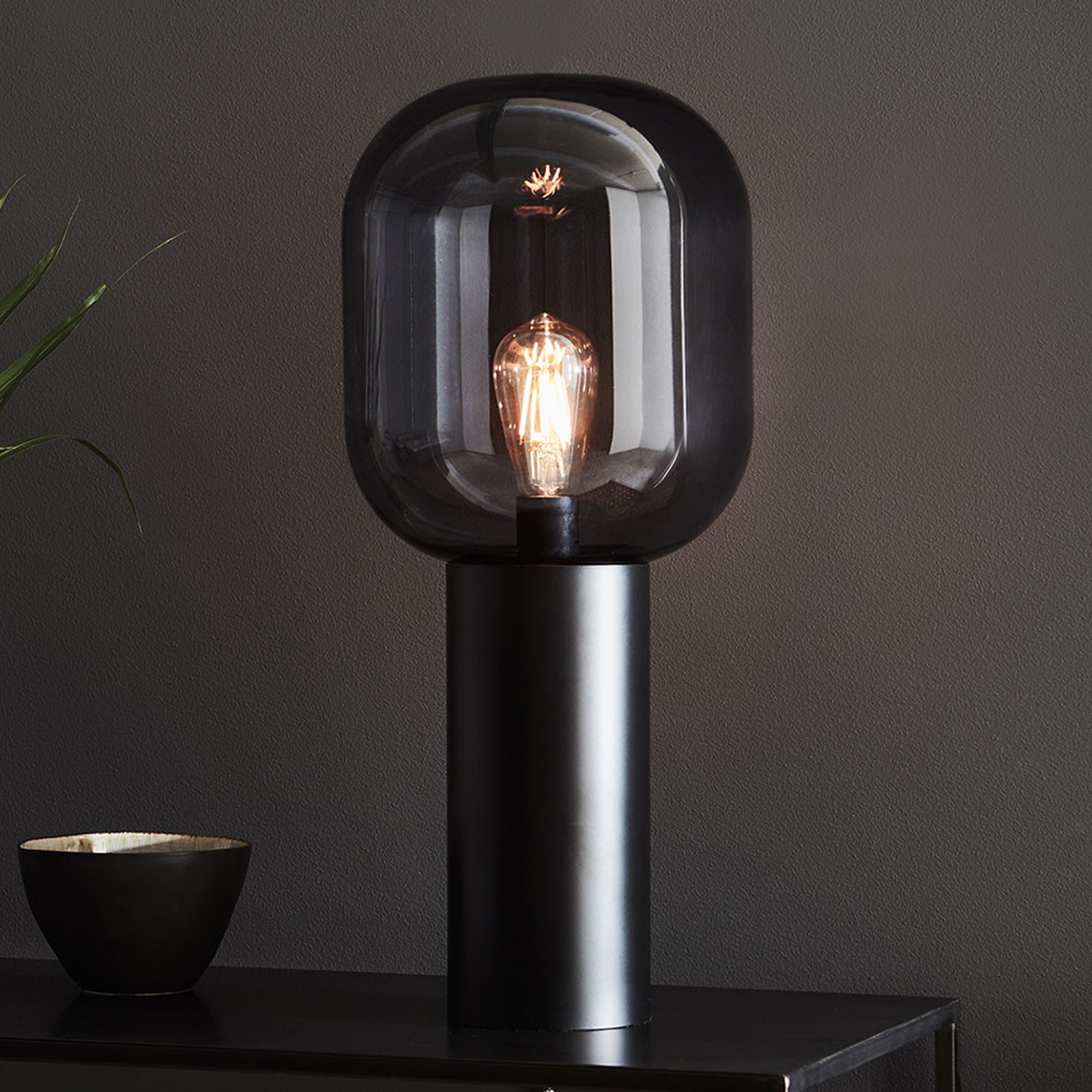 Bordslampa Brooklyn, rökgrå glasskärm, 56 cm