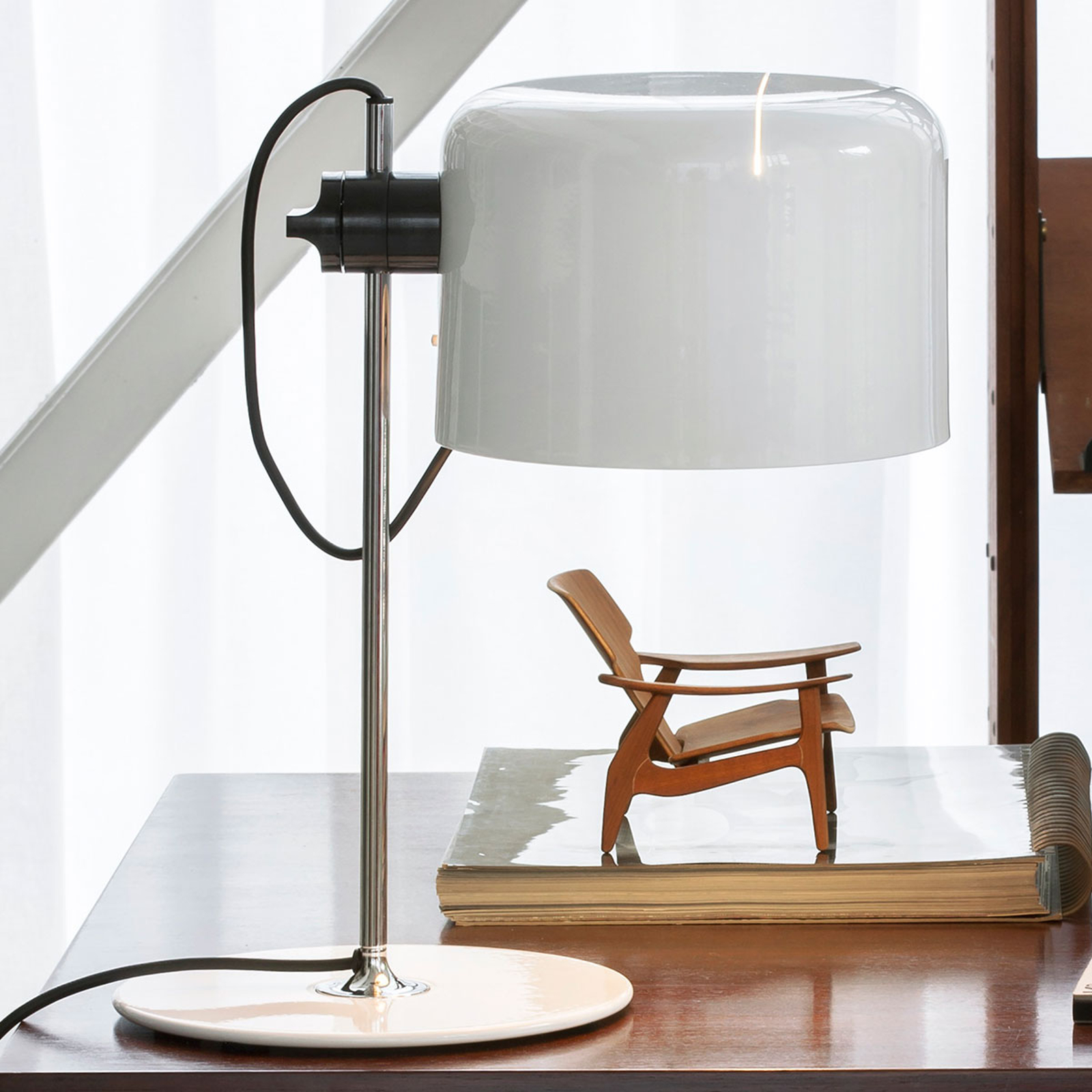 Oluce Coupé - tidslös designbordslampa vit