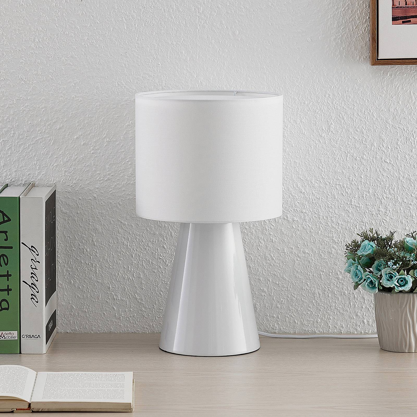 Lindby Erantie bordslampa helt i vitt
