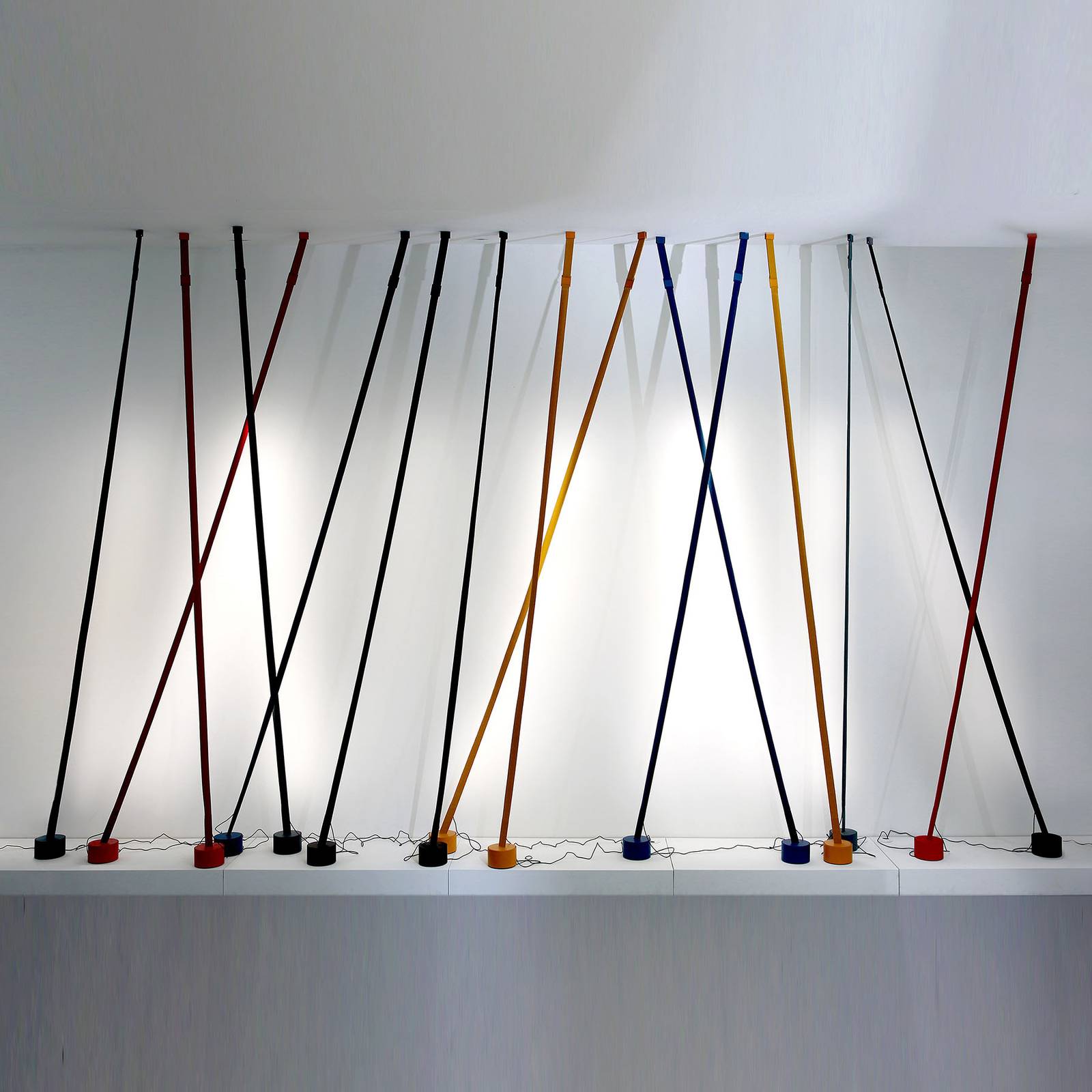 Martinelli Luce Elastica bandgolvlampa, svart