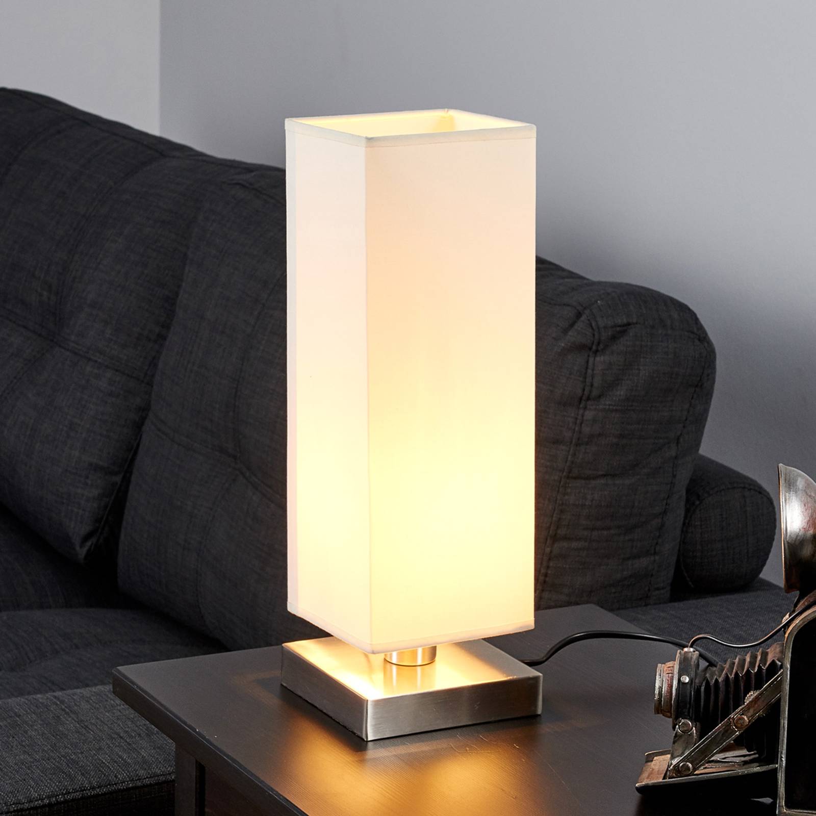 Vit bordslampa Martje med E14-LED-lampa