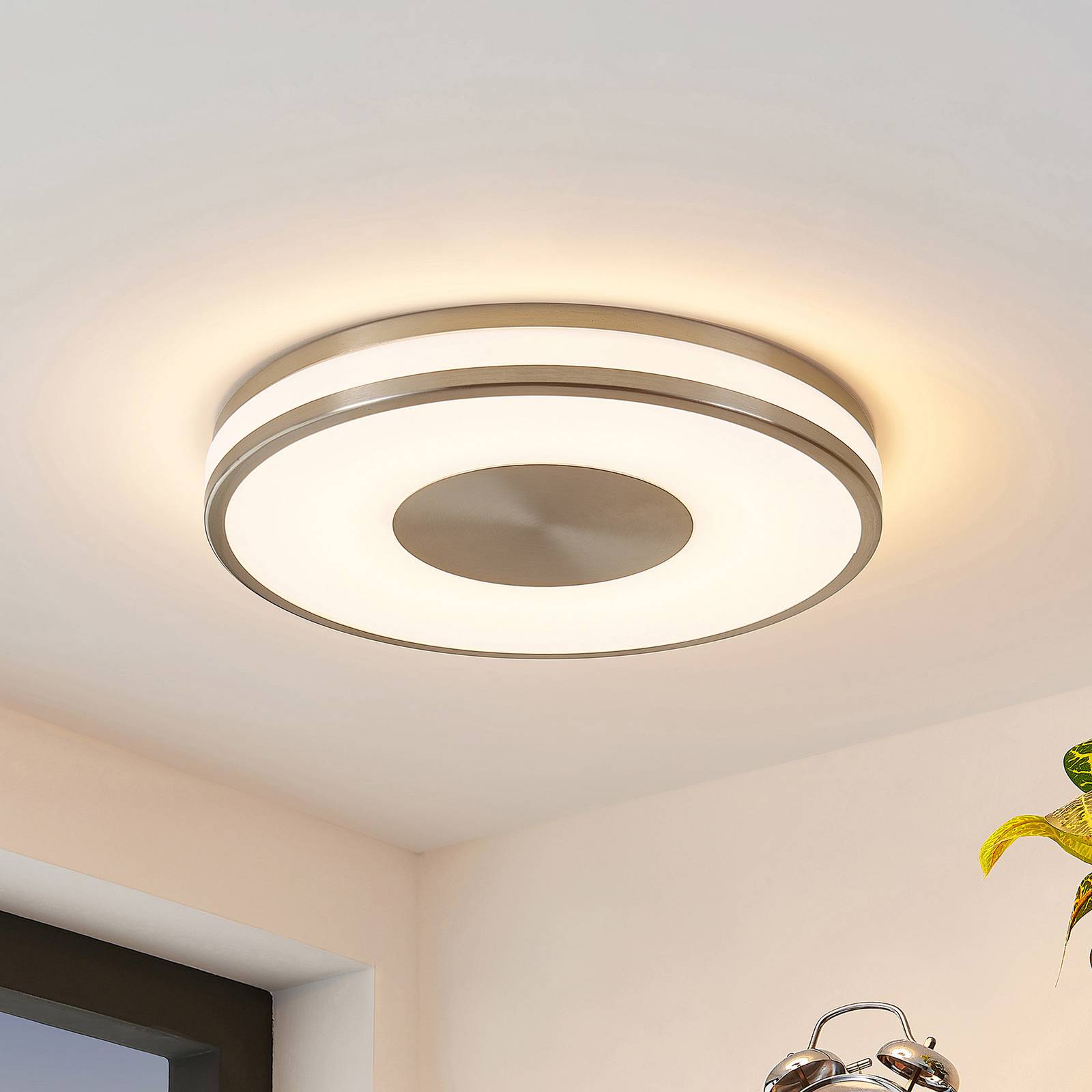 Lindby Fjella LED-taklampa RGB-CCT färgväxlare