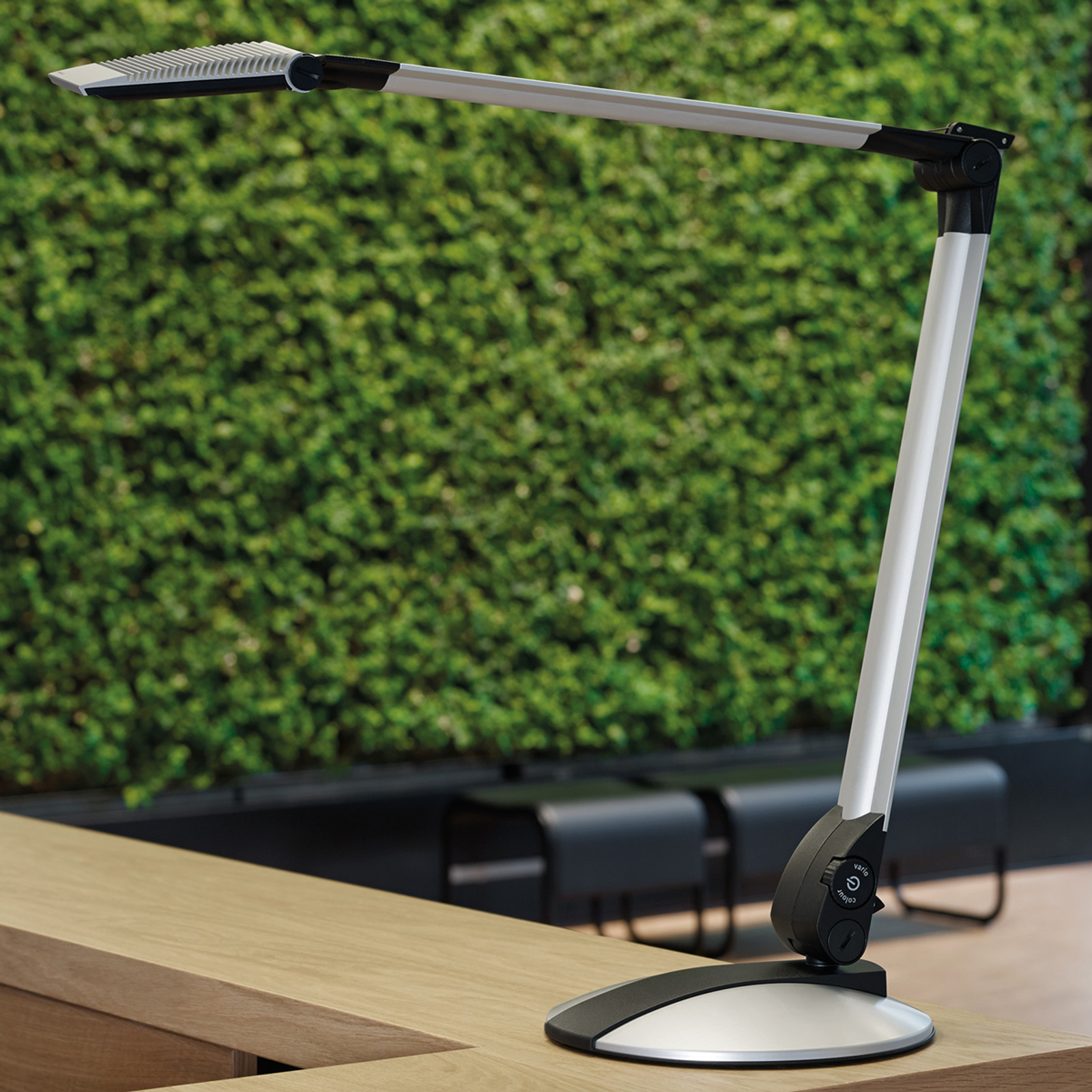 LED-skrivbordslampa Optimus med lampfot