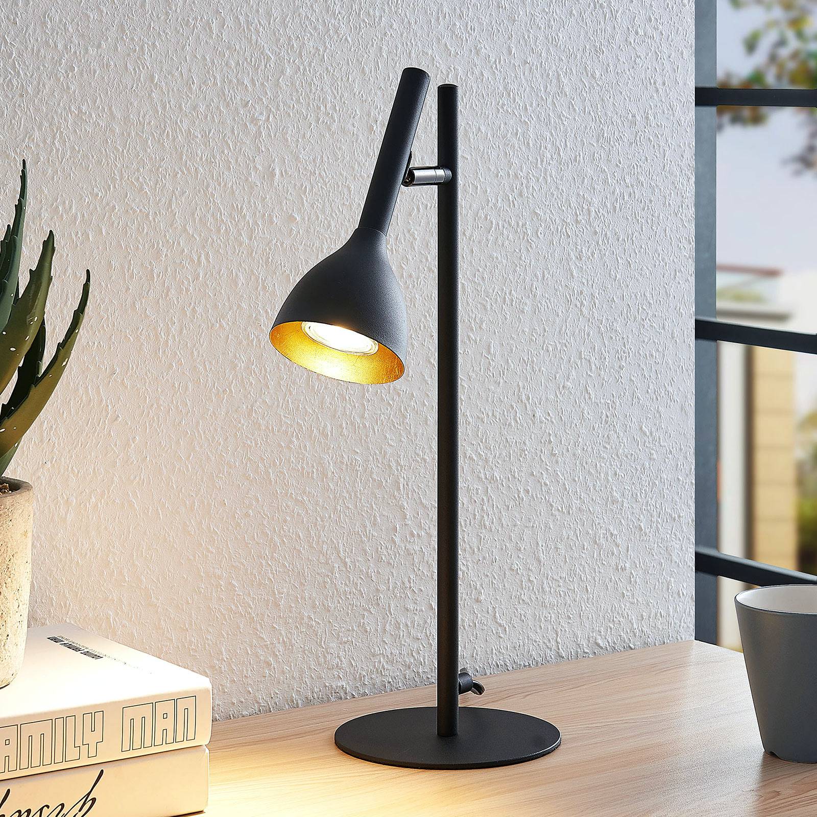 Bordslampa Nordwin av metall, svart-guld