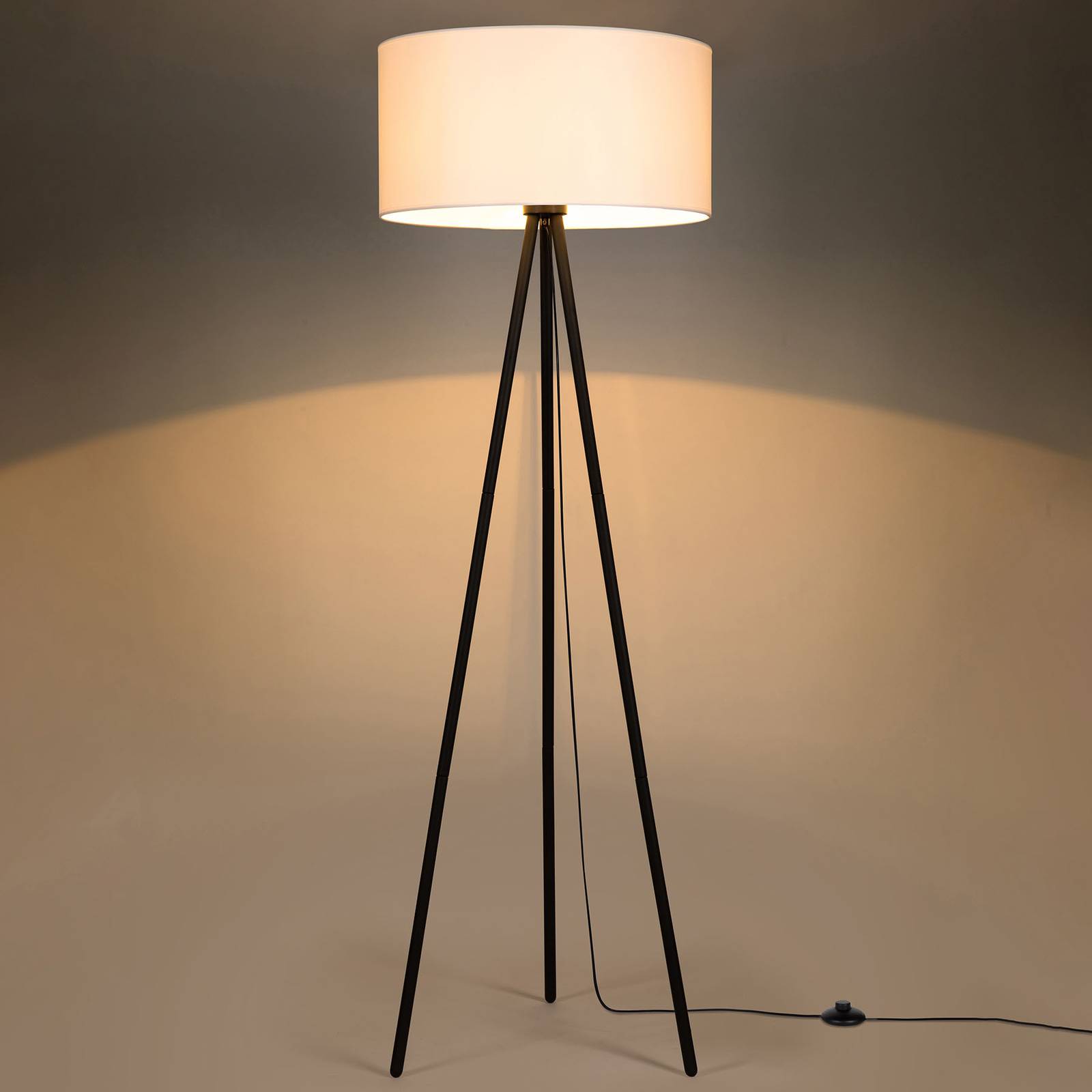 Golvlampa Corralee i svart och vitt