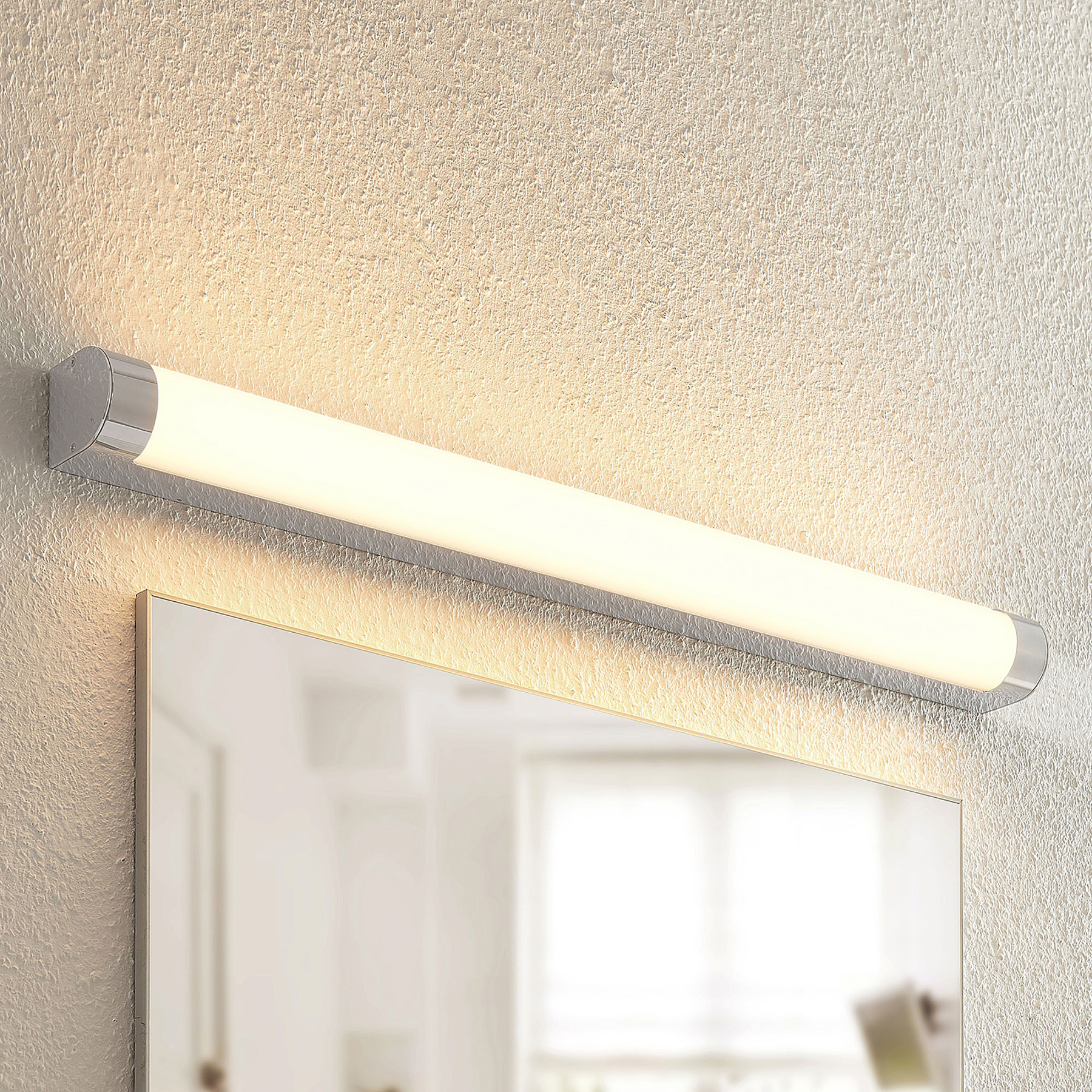 Lindby Nava LED-badrumsvägglampa, 90 cm