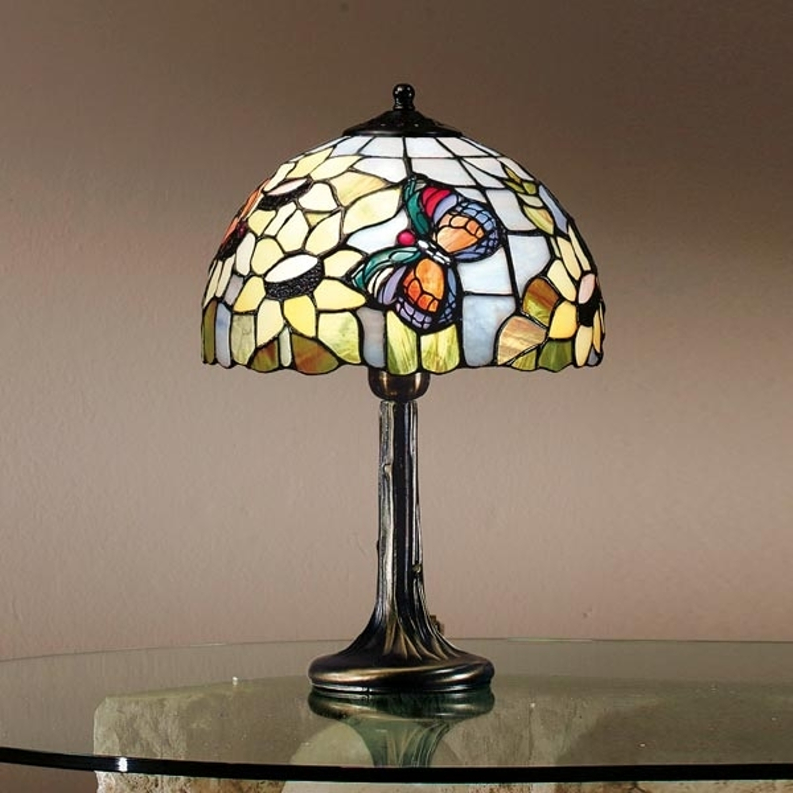 Attraktiv bordslampa VIKTORIA i Tiffanystil