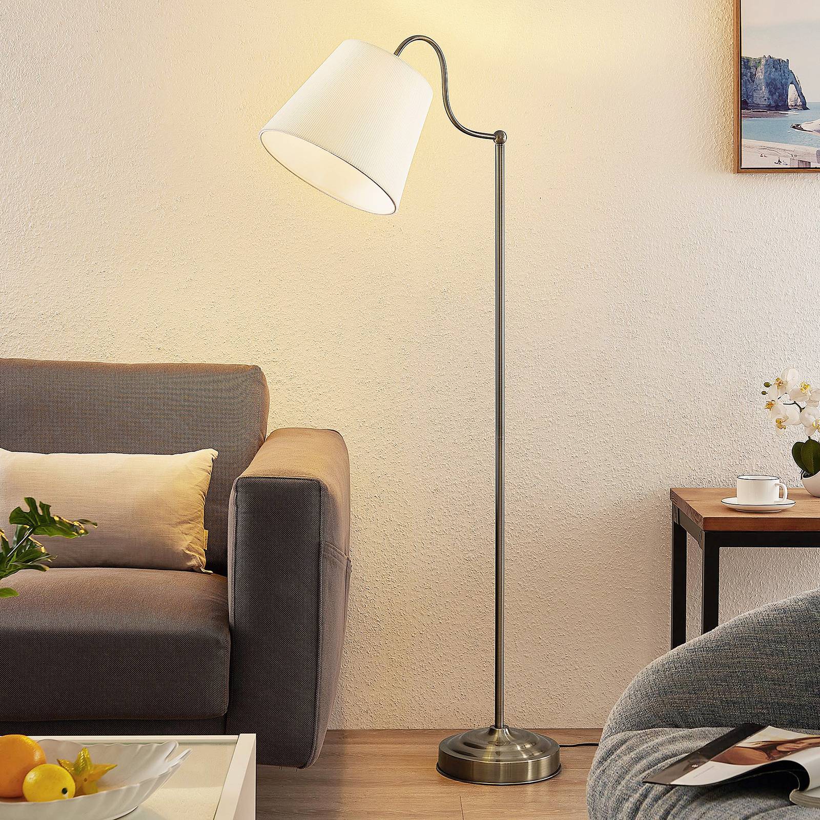 Lindby Christer golvlampa, mässing, creme 150 cm