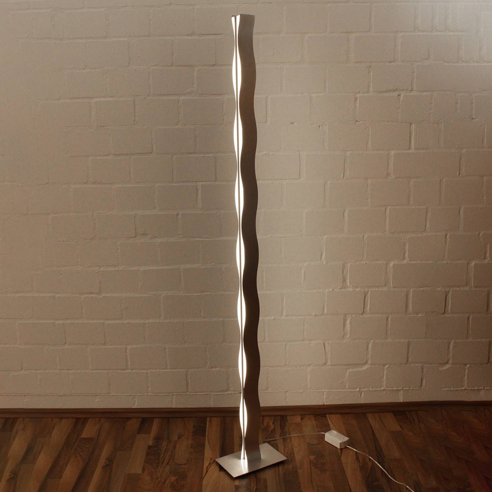 LED-golvlampa Wave nickel
