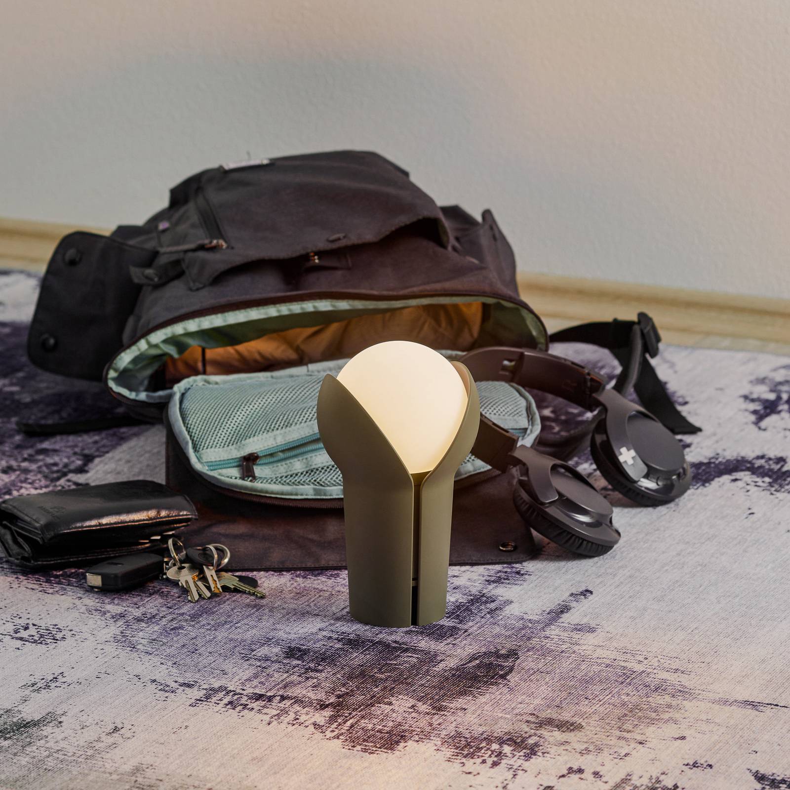 Innermost Bud LED-bordslampa, bärbar, Olive