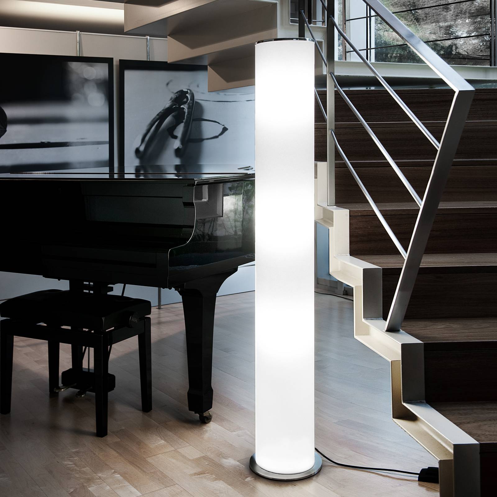 Elegant golvlampa Giravolt med polyesterdiffusor