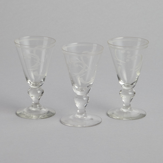 Vintage - Snapsglas med välvd fot 3 st