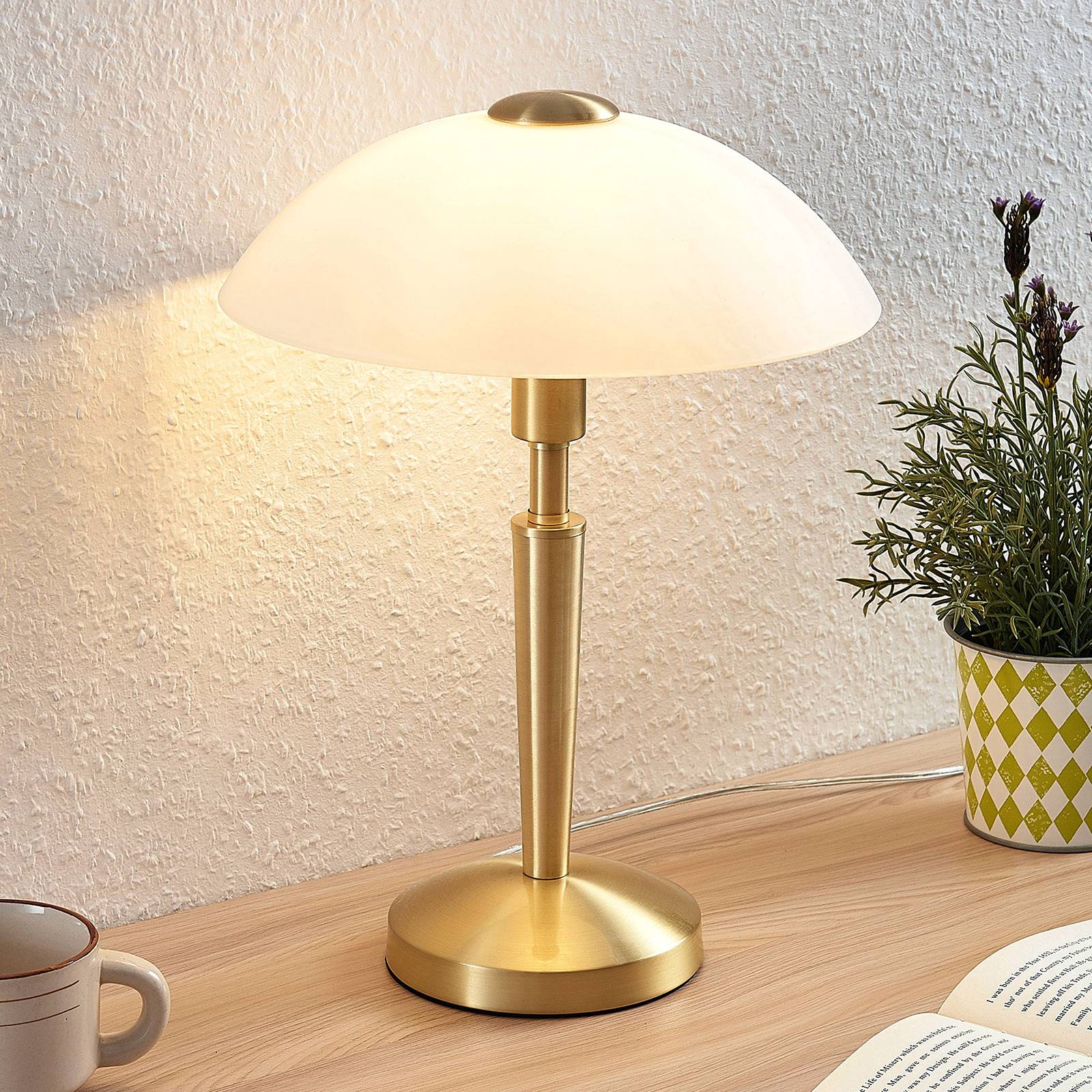 Bordslampa Tibby med glasskärm i antikmässing
