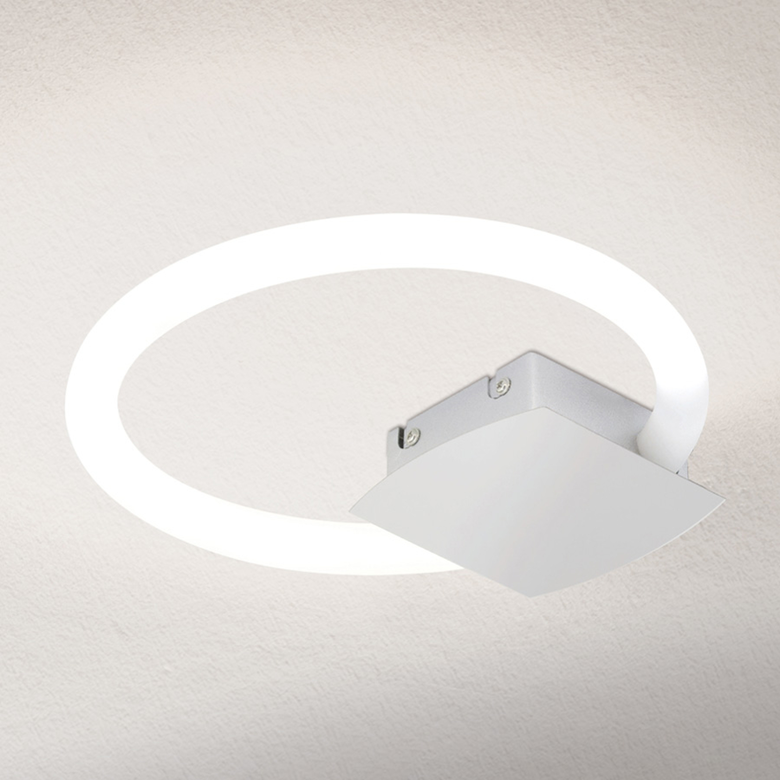 LED-taklampa Karlsson i ringform, 26 cm