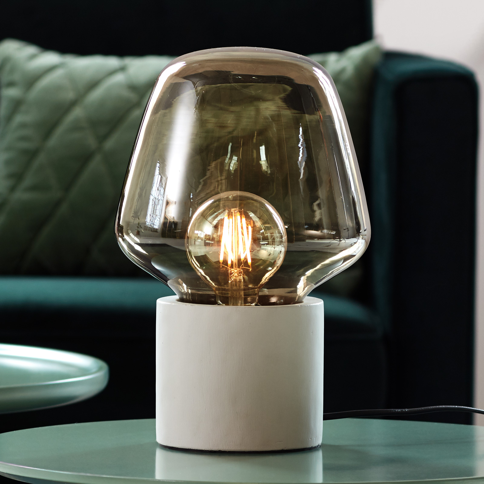 Bordslampa Christina med rökglas, fot ljusgrå