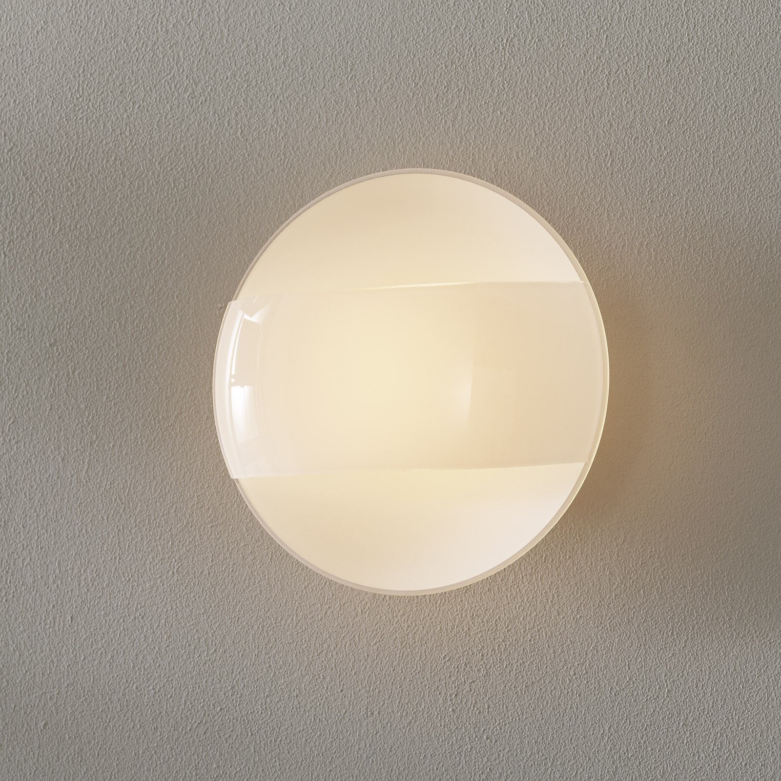 Vägglampa 1650/A20, matt vit, glashölje