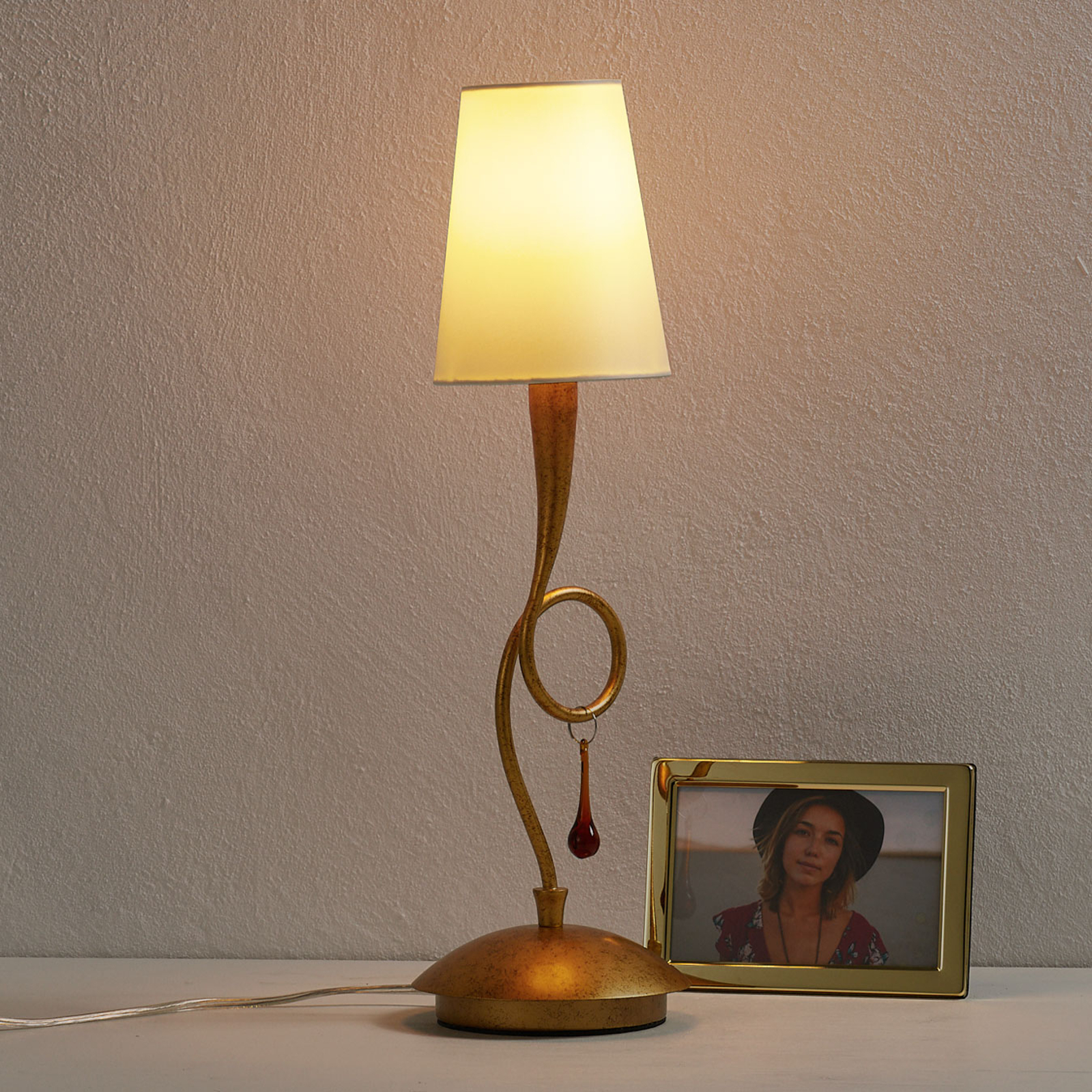 Gyllene bordslampa Paola med textilskärm