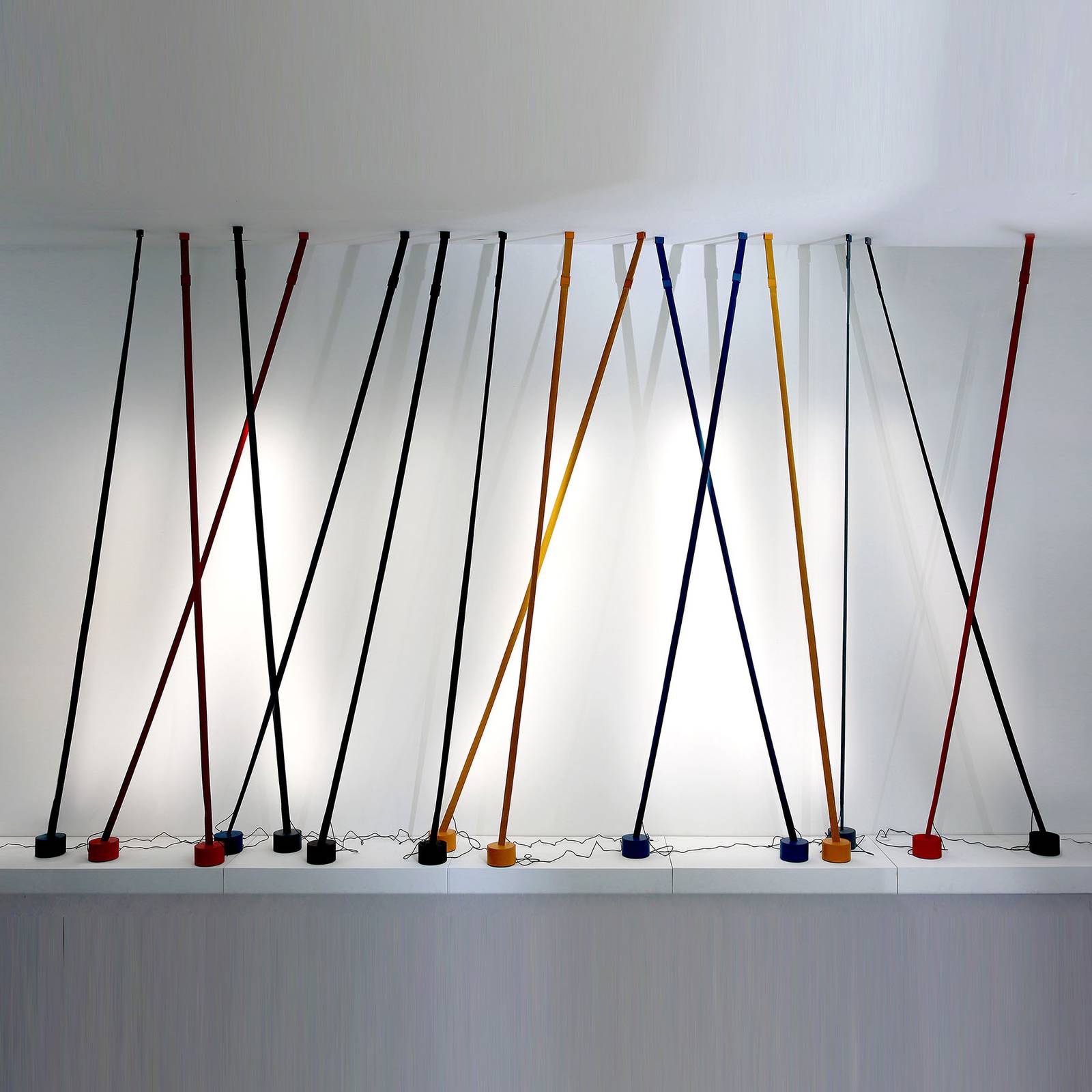 Martinelli Luce Elastica bandgolvlampa, ljusblå