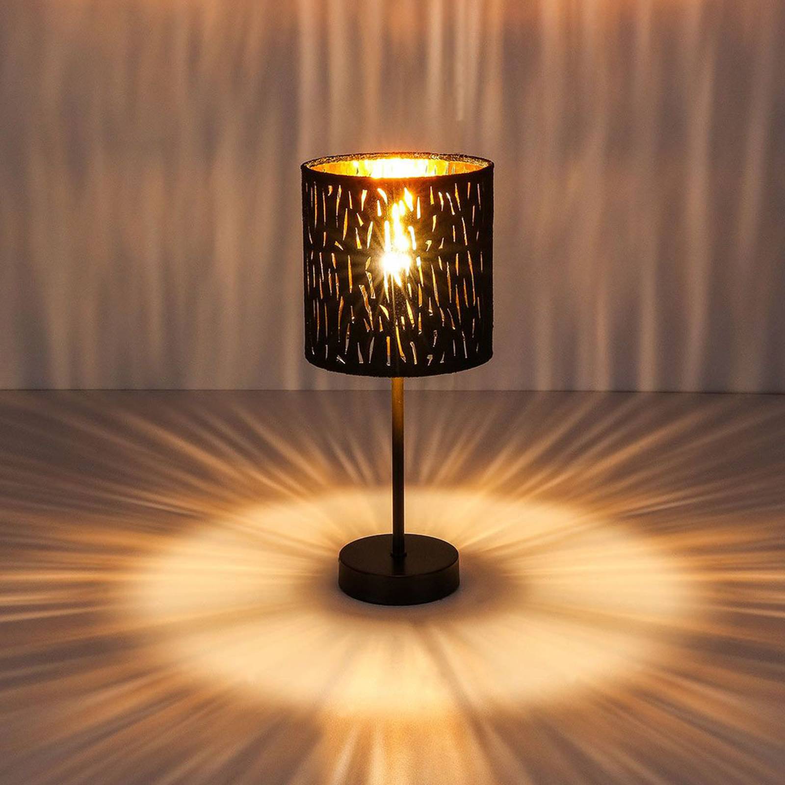 Bordslampa Tuxon med svart-gyllene skärm