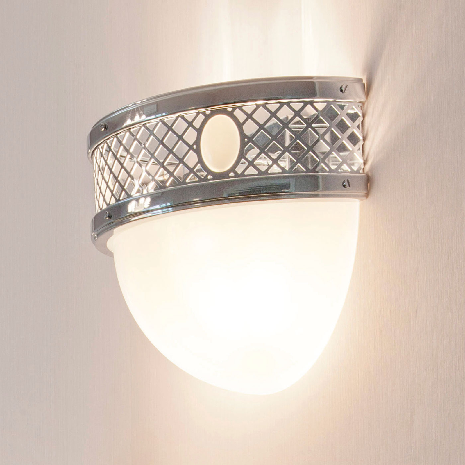 ALT WIEN - halvrund vägglampa, glänsande nickel