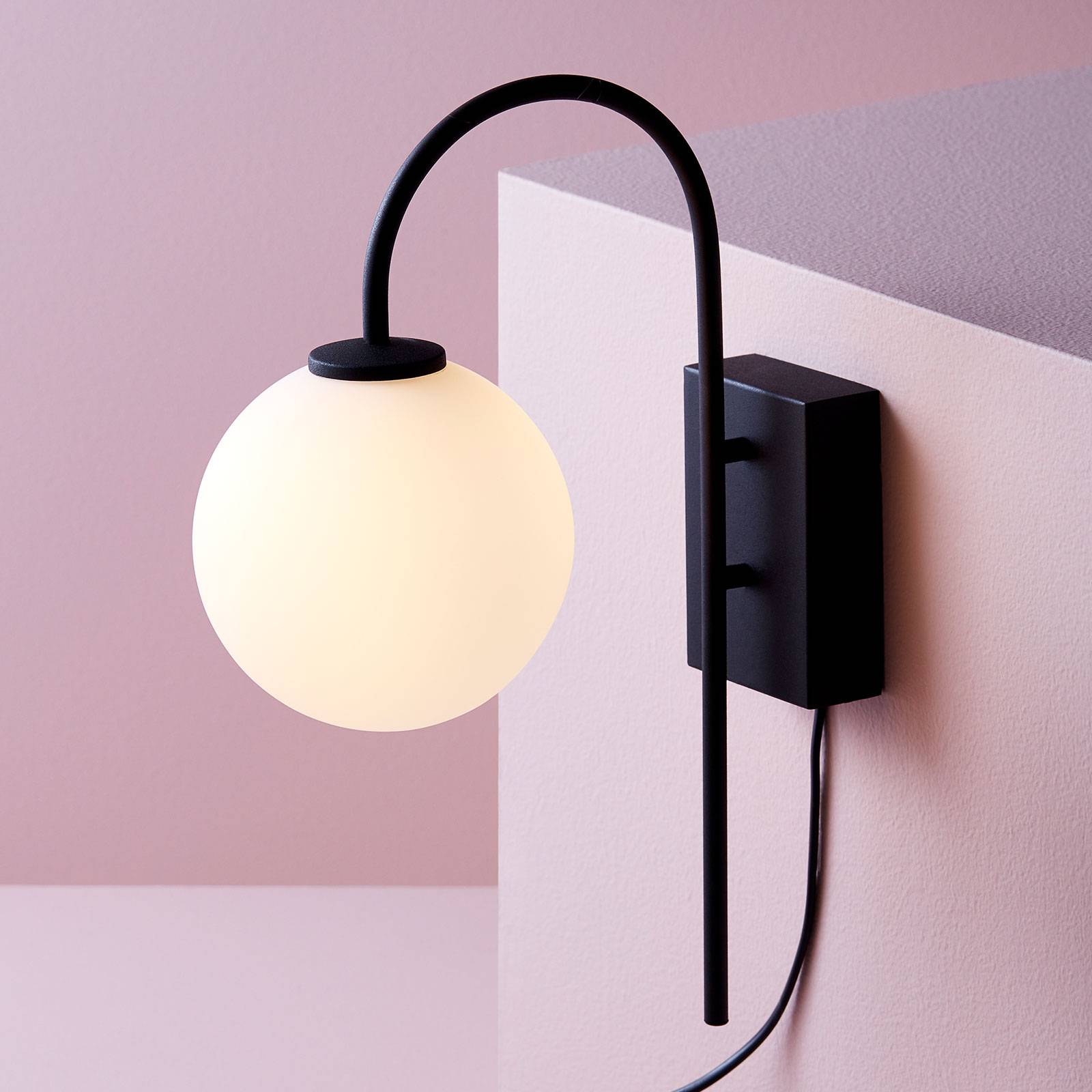 Vägglampa Ballon med stickkontakt, 1 lampa, svart