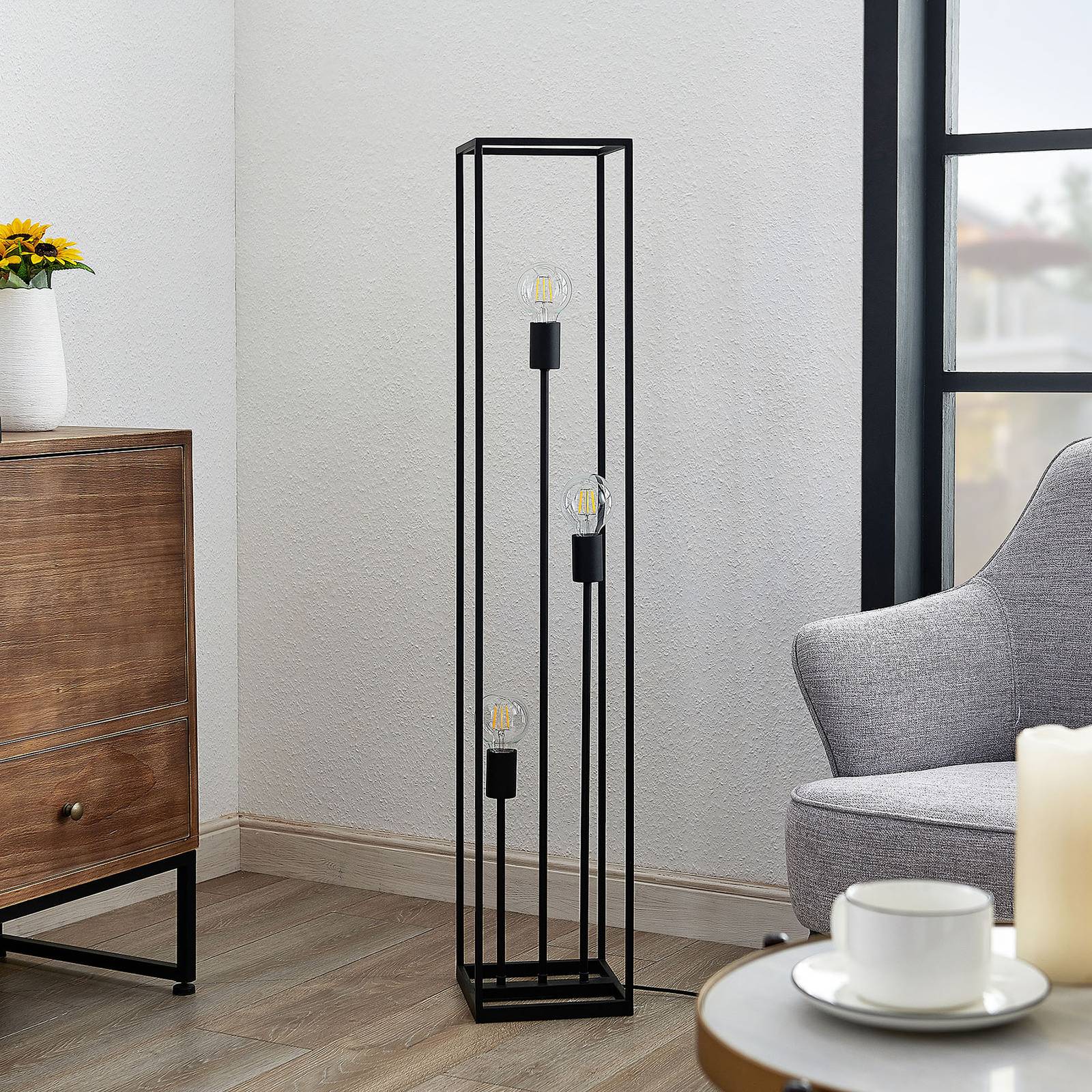 Lindby Krisha golvlampa av svart stål, 3 lampor