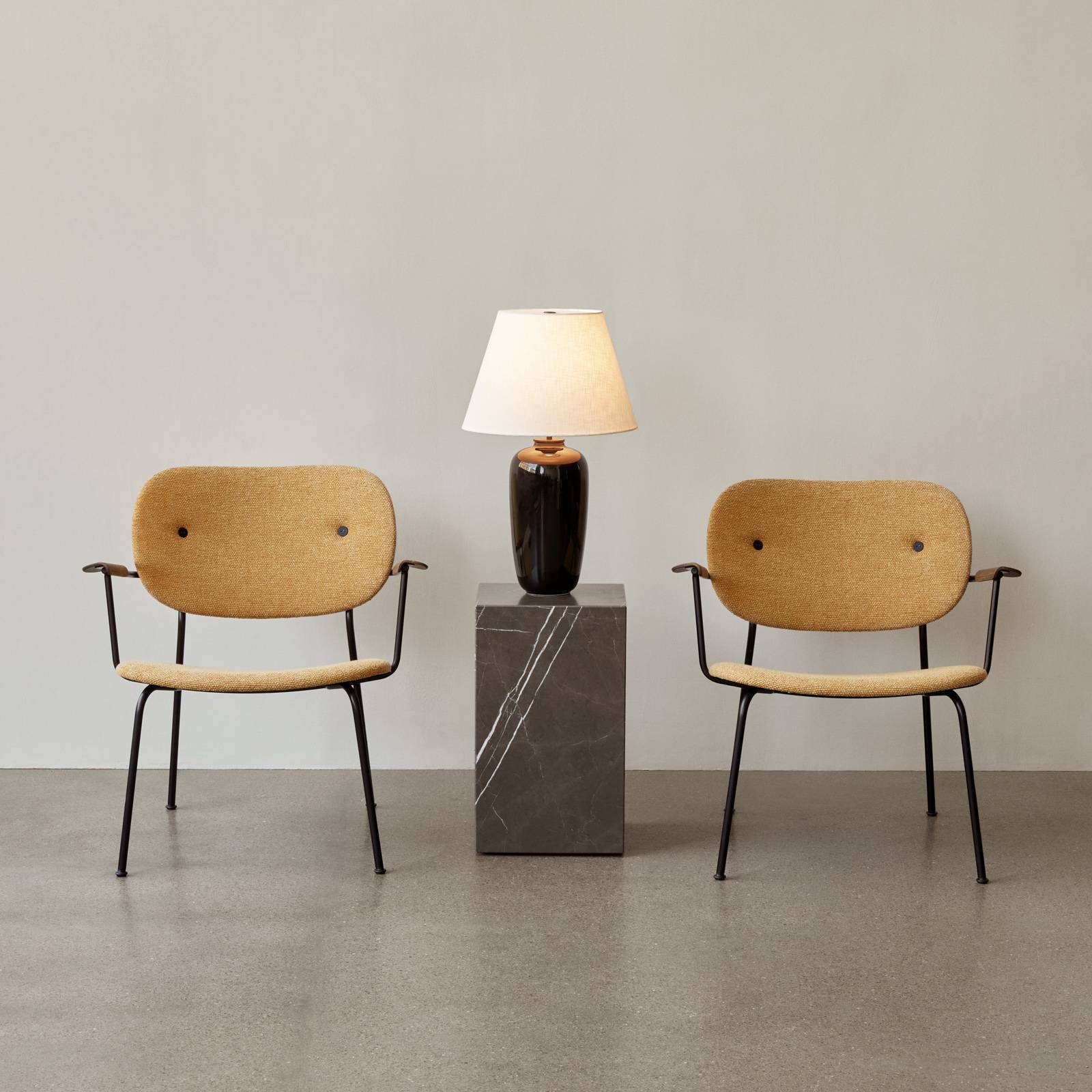 Menu Torso LED-bordslampa, svart/vit, 57 cm