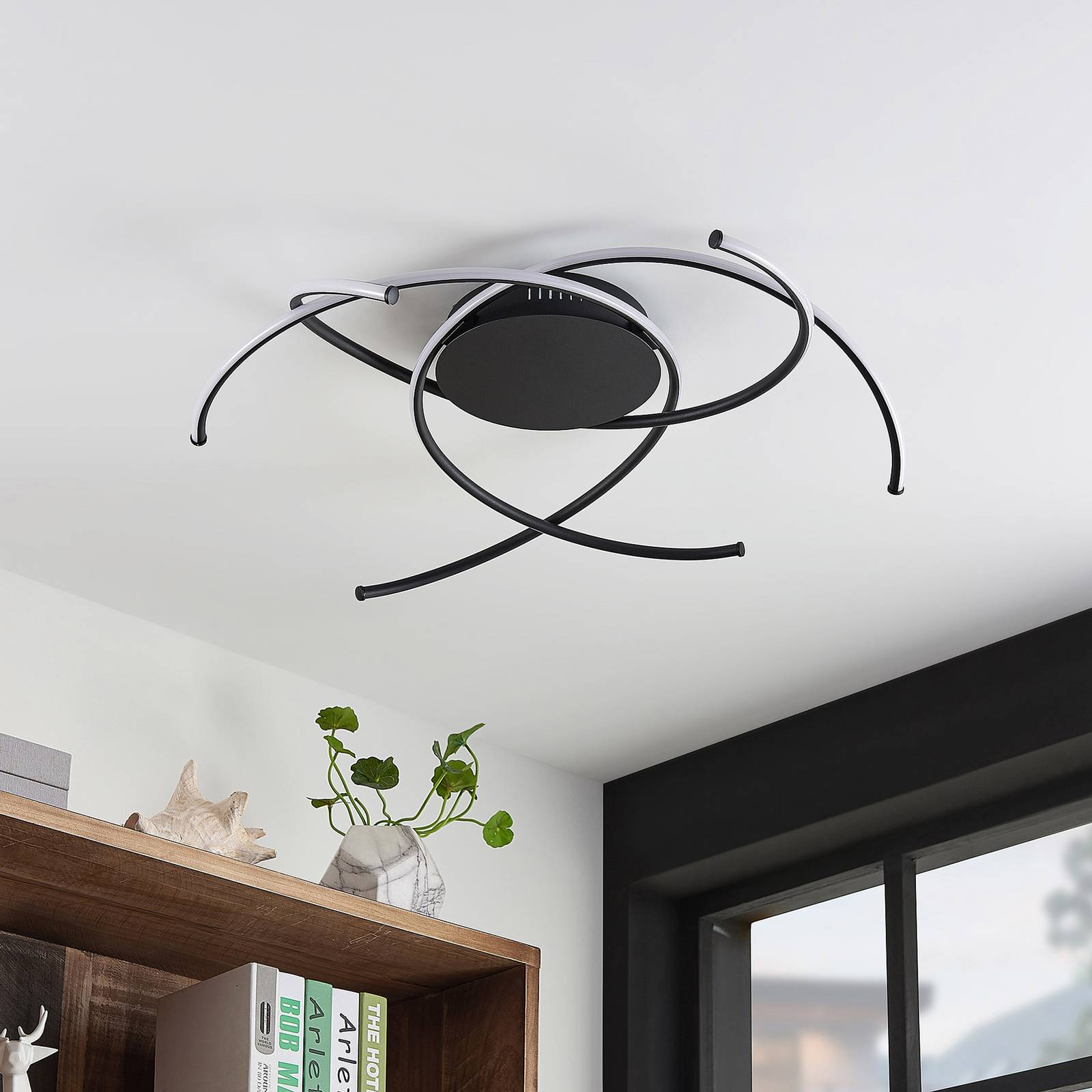 Lindby Yareli LED-taklampa, sandsvart
