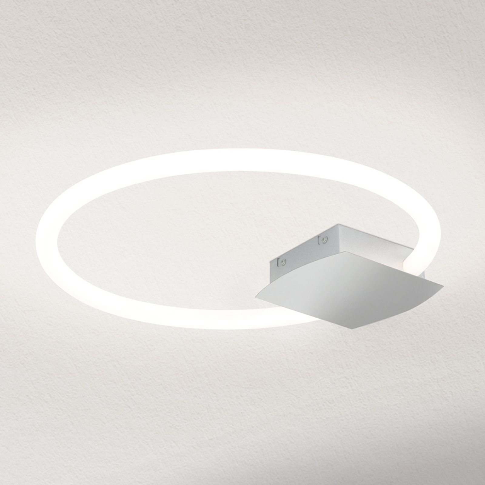 LED-taklampa Karlsson i ringform, 42 cm