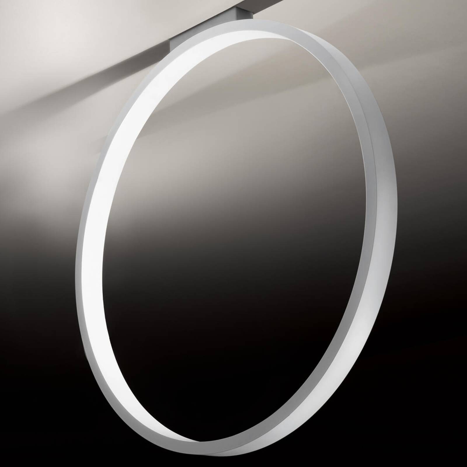 Ringformad designtaklampa Assolo, 70 cm