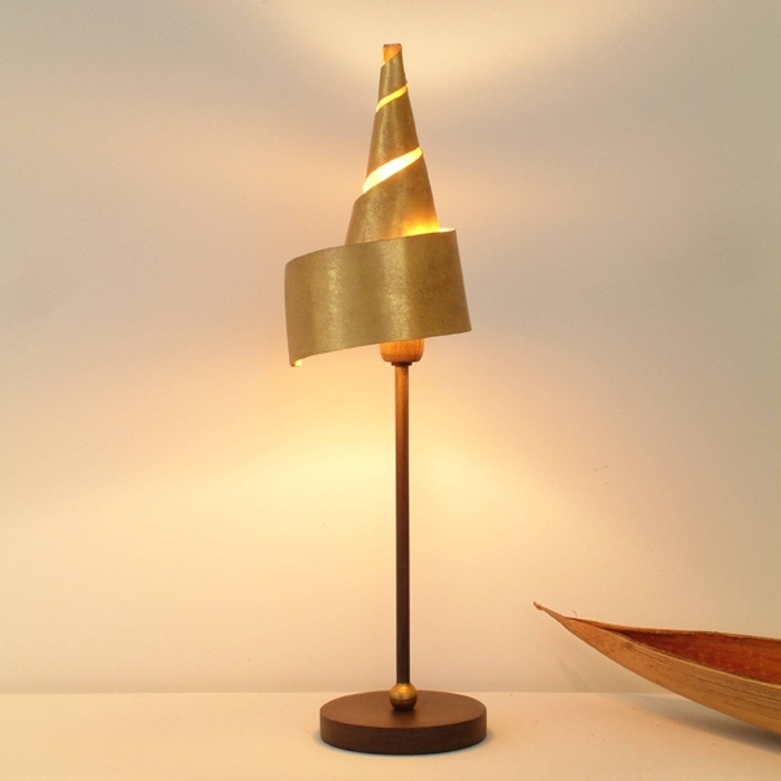 Gyllene bordslampa ZAUBERHUT med metallskärm