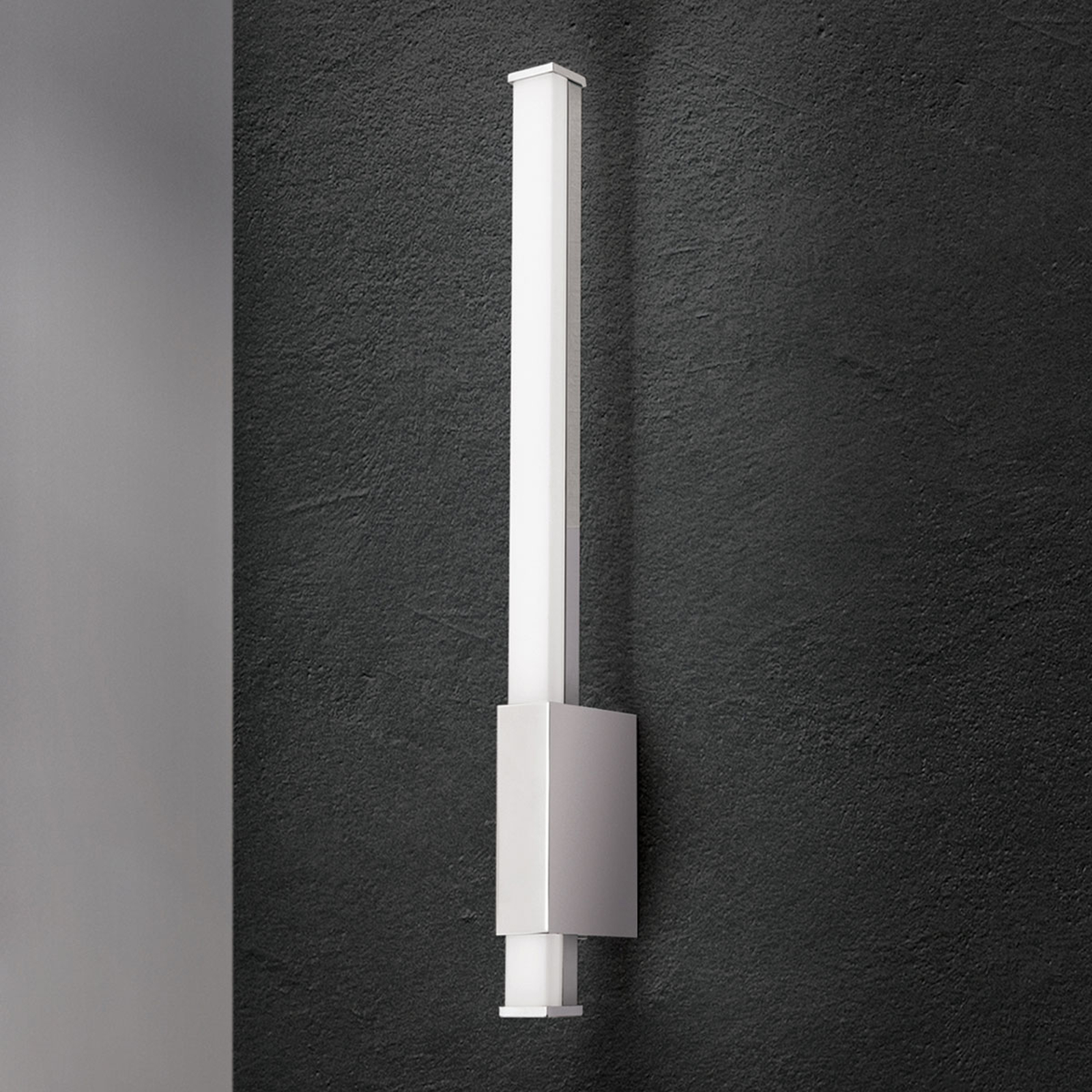 Smal vägglampa till bad Argo med LED, IP44 34 cm