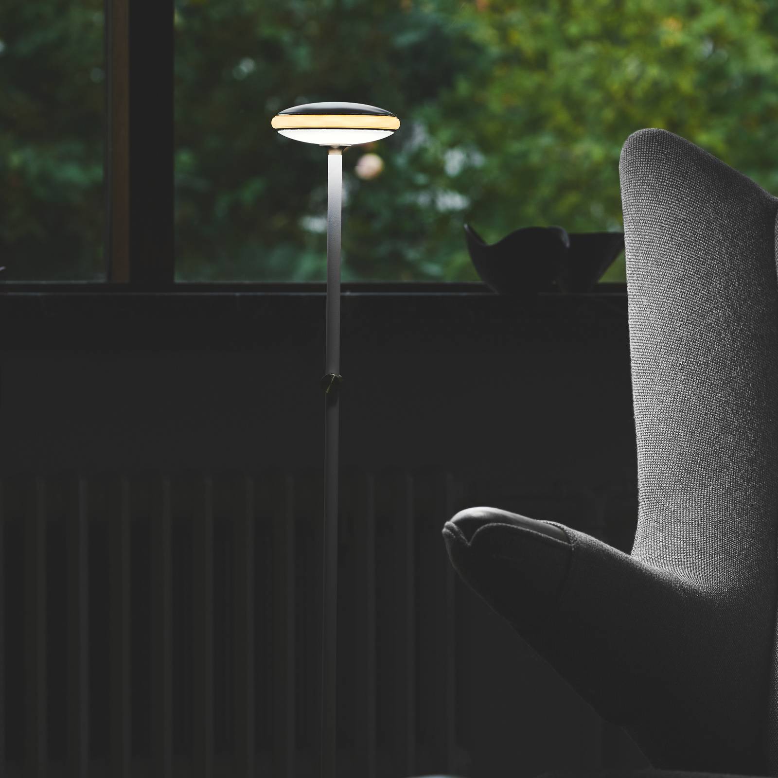 Shade ØS1 golvlampa ringar svart fot vit Node