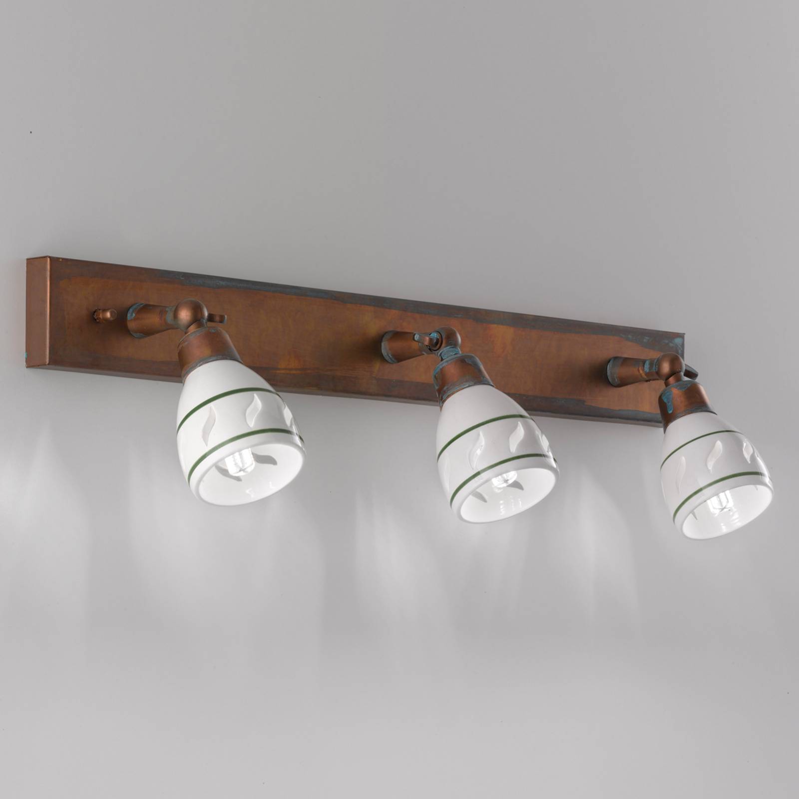 Vägglampa Bassano med antikfinish, tre ljuskällor