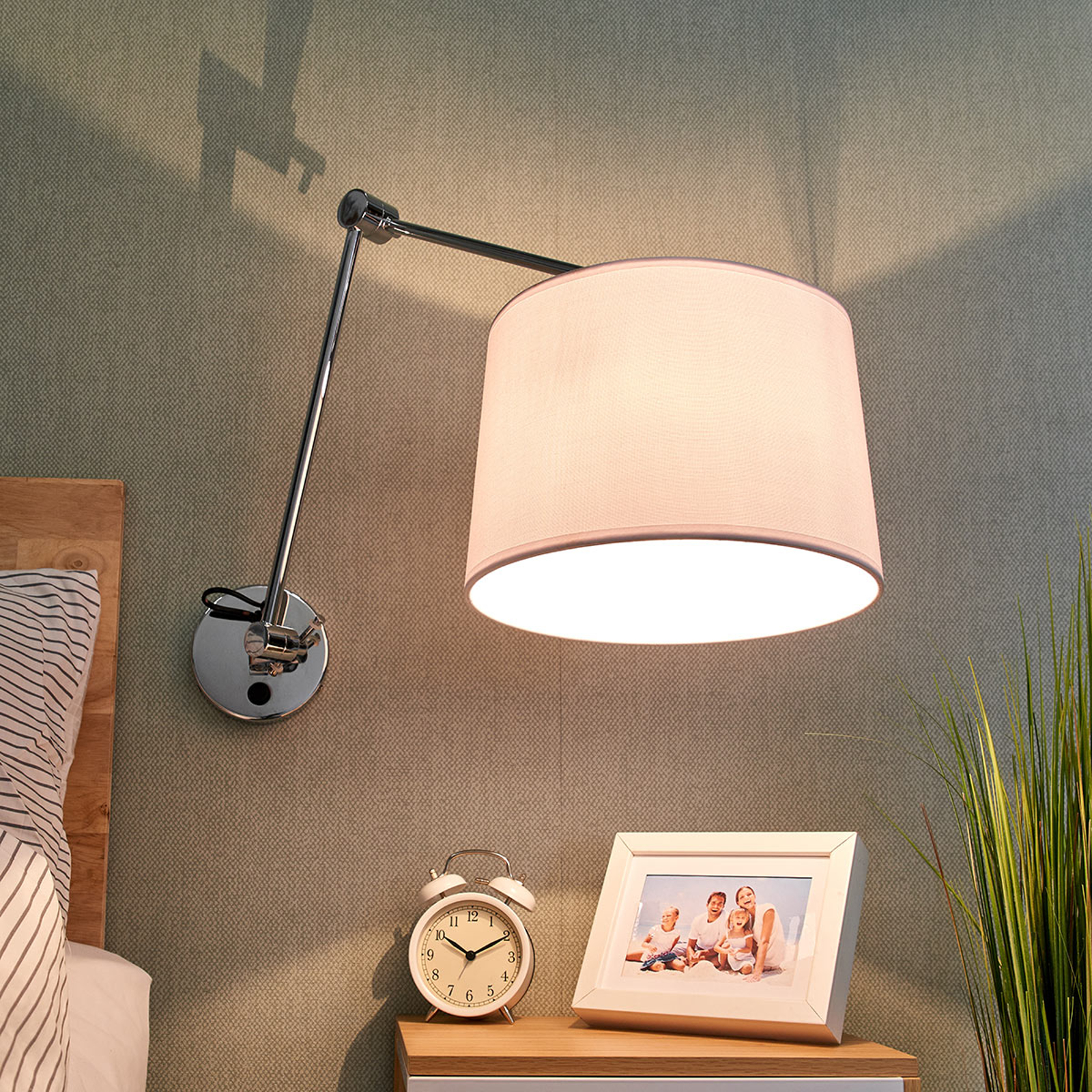 Textilvägglampa Jolla med konsol och strömbrytare