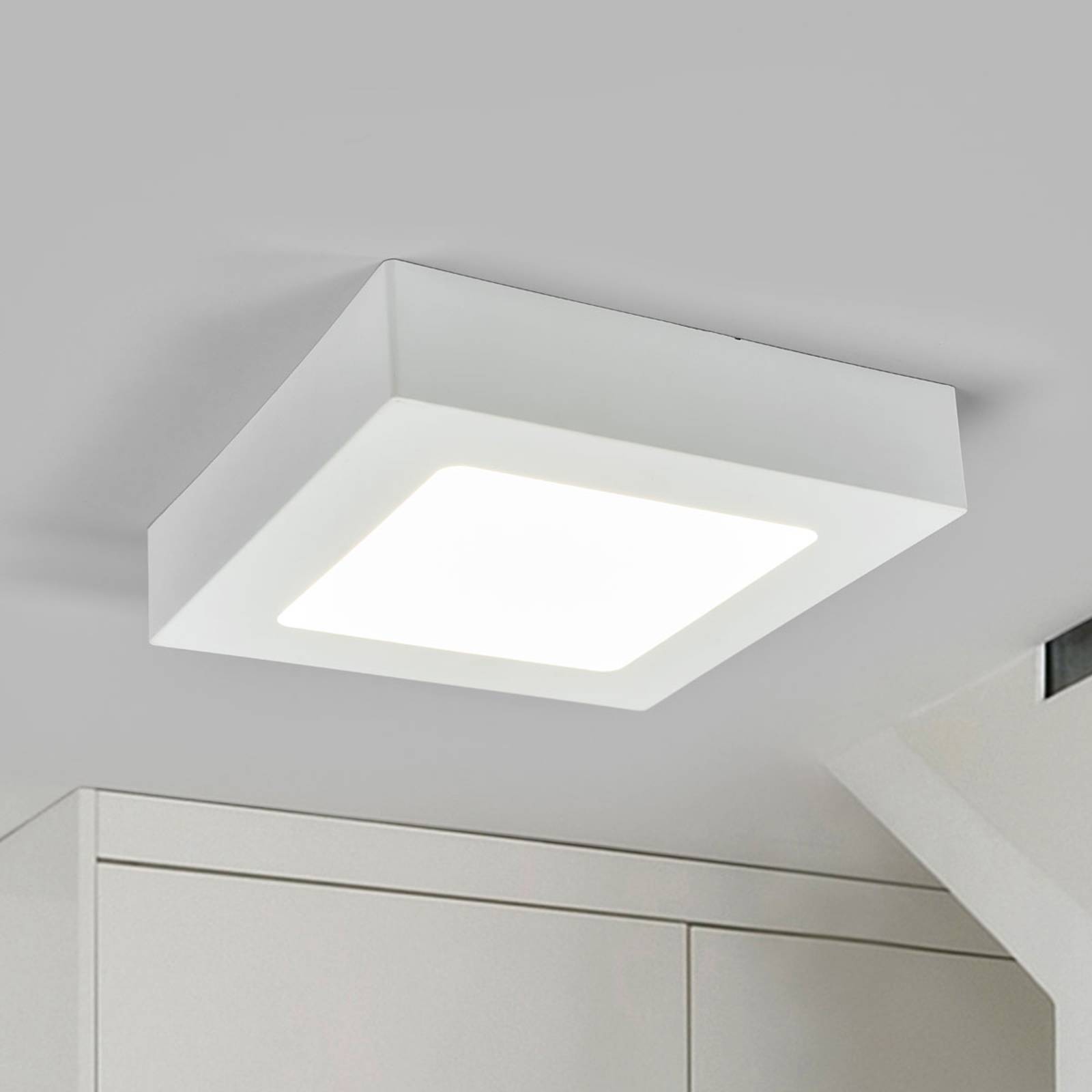 LED-taklampa Marlo vit 4 000 K kantig 18,1cm